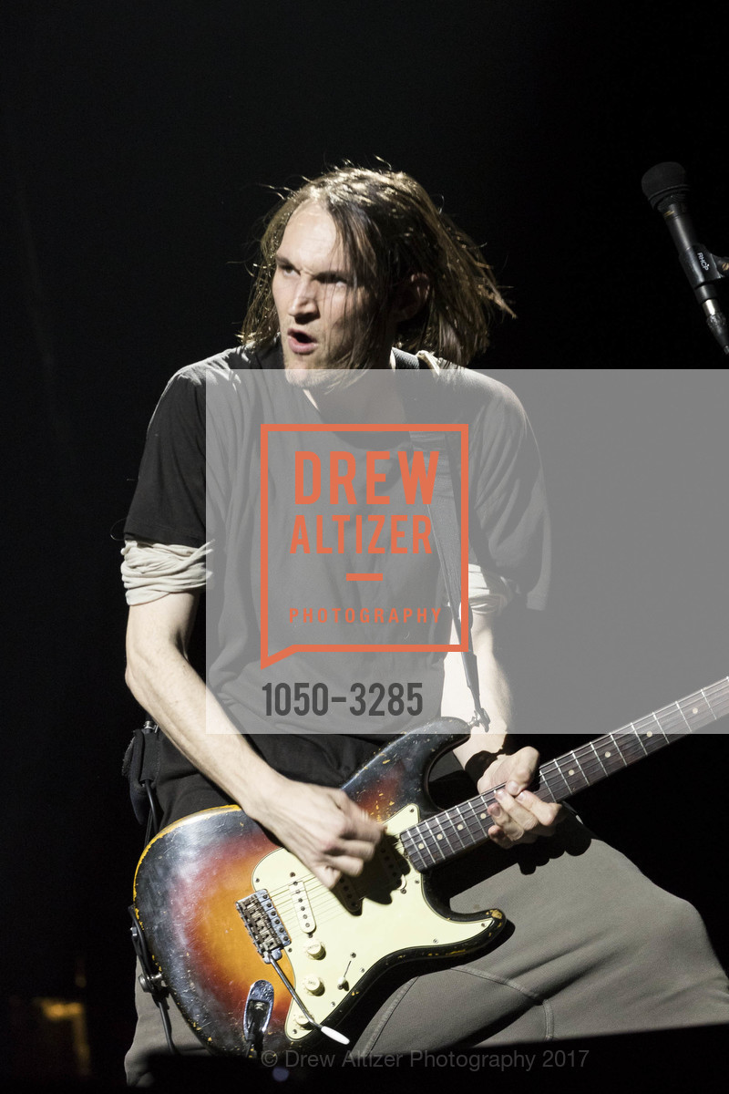 The Red Hot Chili Peppers, Photo #1050-3285