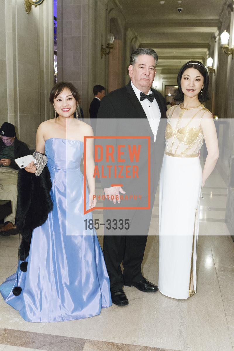 Jieyin Wu, Andrew Gelb, Xiao Pei Gelb, ENCORE! 2018 Opening Night Gala: Celestial, City Hall and War Memorial Opera House, Photo #185-3335 Jieyin Wu, Andrew Gelb, Xiao Pei Gelb, Photo #185-3335