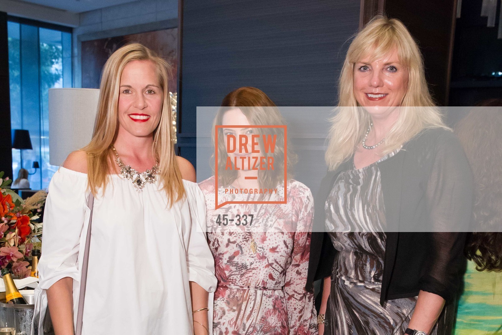 Emily Baxter, Alicia Lund, Laurie Kale, Gucci & Vogue Dinner, St. Regis. St. Regis, October 2nd, 2015, Photo #45-337 Emily Baxter, Alicia Lund, Laurie Kale, Photo #45-337