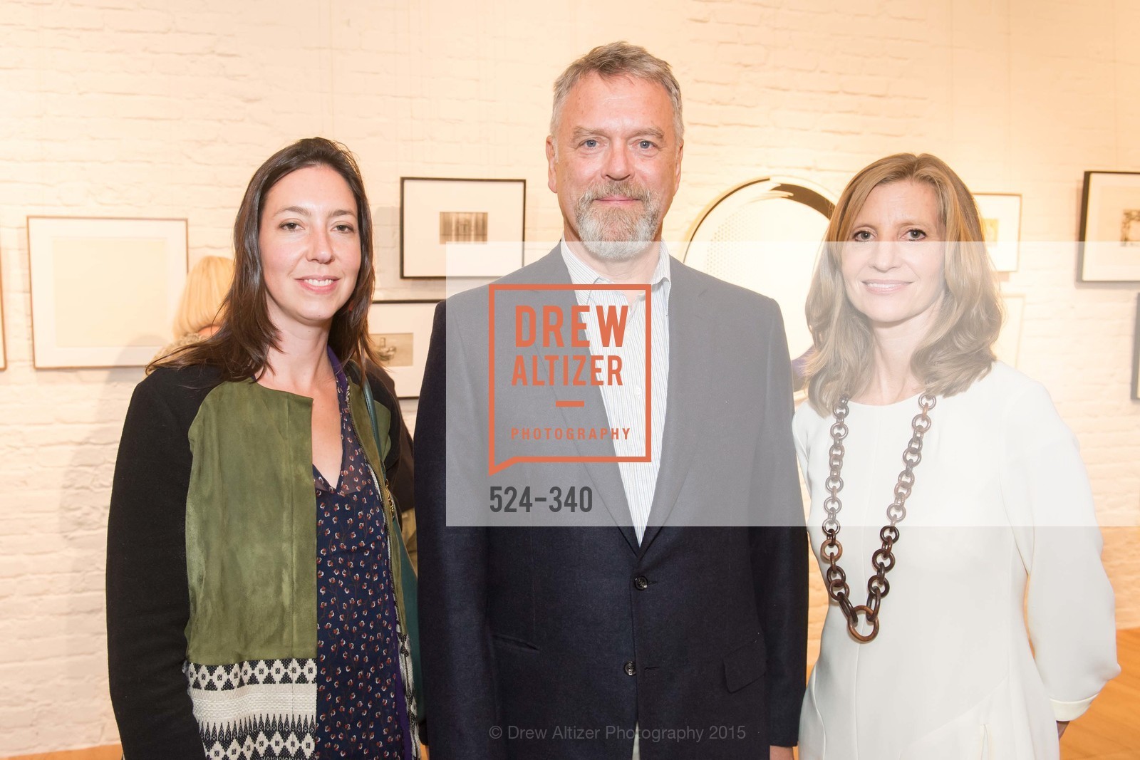 Claudia Altman Siegel, Nion McEvoy, Laura Nagle, Gucci & Vogue Dinner, Hedge Gallery. Hedge Gallery, October 2nd, 2015, Photo #524-340 Claudia Altman Siegel, Nion McEvoy, Laura Nagle, Photo #524-340