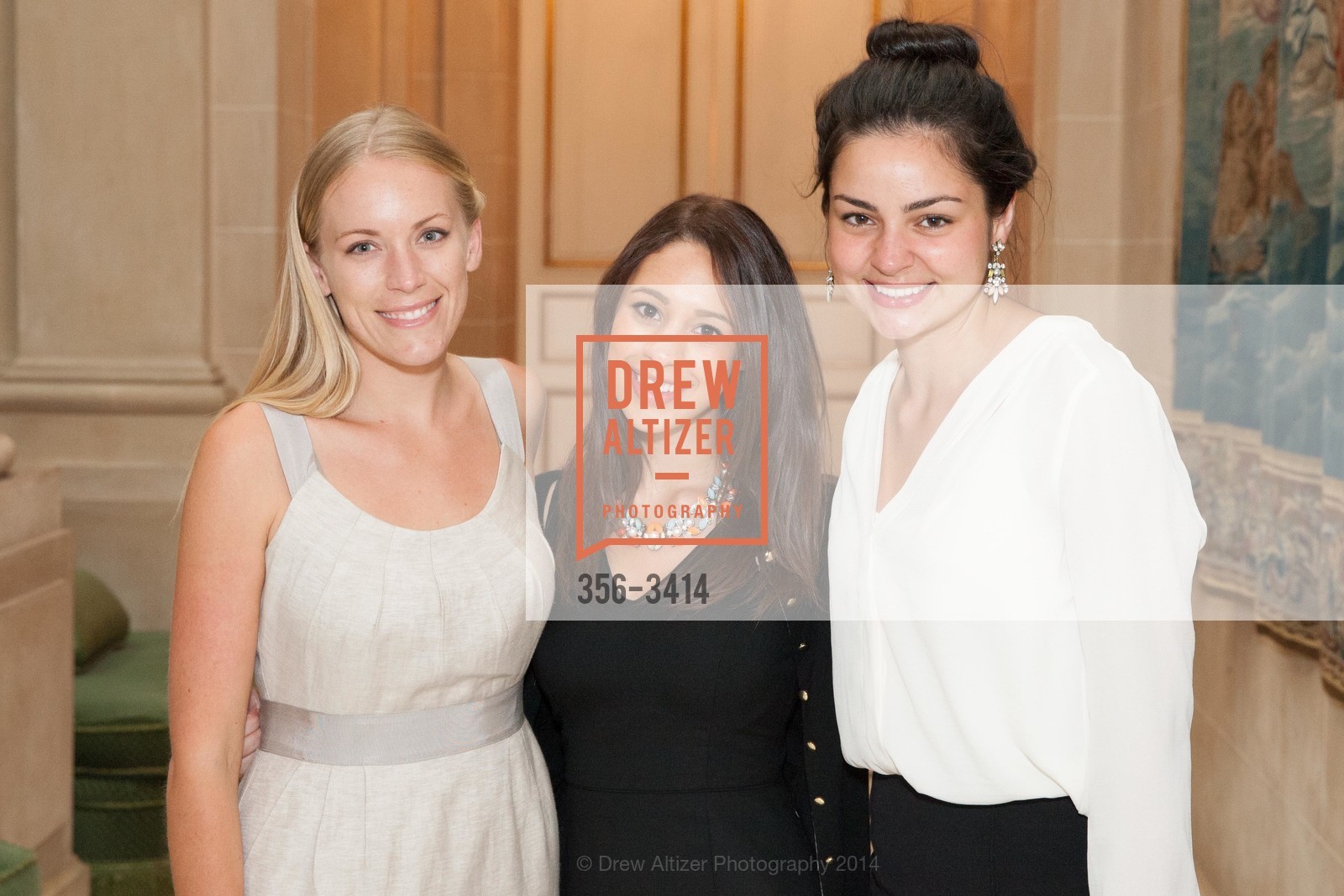 Lily Allen, Cassie Lewis, Maya Ratajczak, Photo #356-3414
