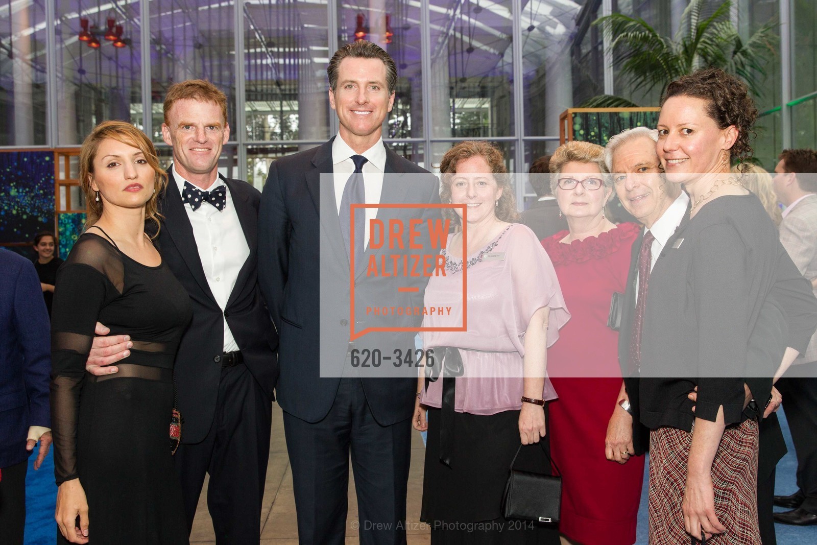 Stephanie Barnett, Matthew Lewin, Gavin Newsom, Elizabeth Babcock, Mary Beth Almeda, Frank Almeda, Amy Wolfrum, California Academy of Sciences – Big Bang Gala, US, April 24th, 2014, Photo #620-3426 Stephanie Barnett, Matthew Lewin, Gavin Newsom, Elizabeth Babcock, Mary Beth Almeda, Frank Almeda, Amy Wolfrum, Photo #620-3426