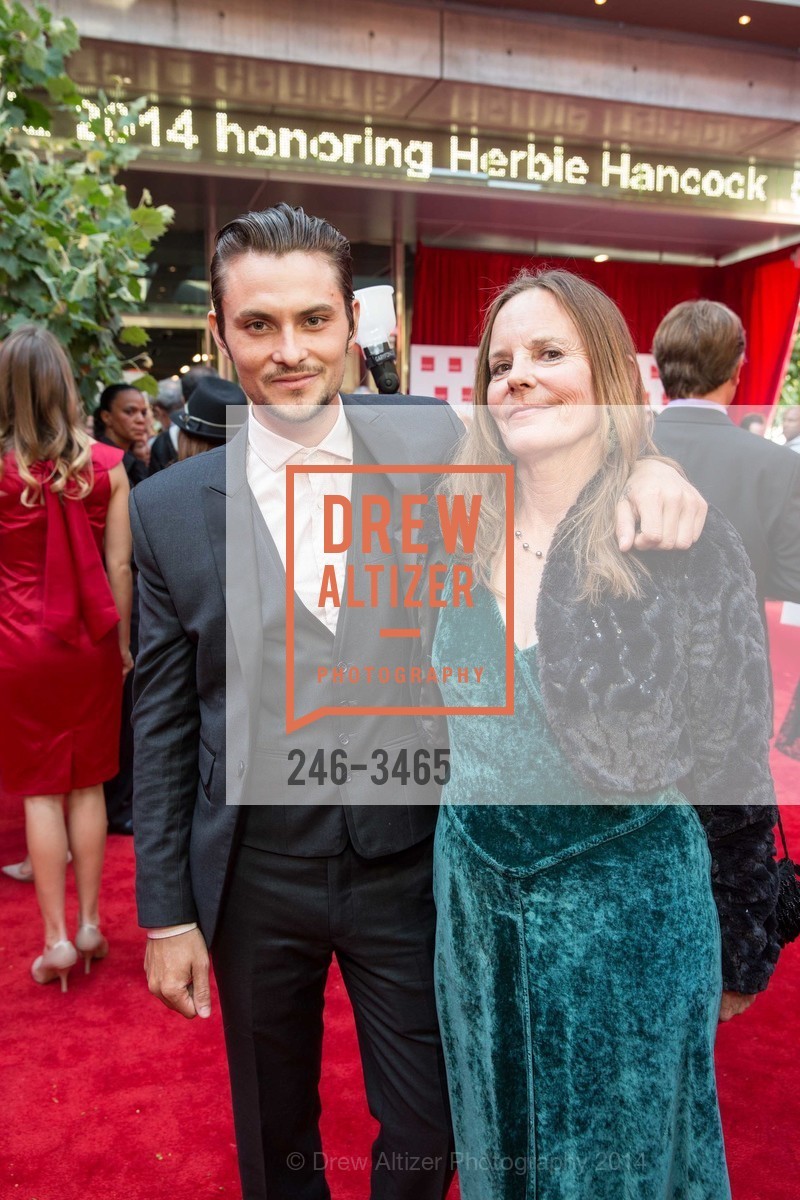Shiloh Fernandez, Kelly Lay-Raitt, SF JAZZ Gala Honors Herbie Hancock, US, May 16th, 2014, Photo #246-3465 Shiloh Fernandez, Kelly Lay-Raitt, Photo #246-3465