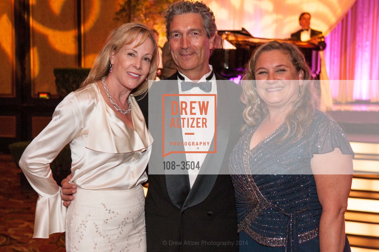 Lynn Haller, Gunther Hallen, Suzanne Maxwell, San Francisco Debutante Ball 2014, US, June 14th, 2014, Photo #108-3504 Lynn Haller, Gunther Hallen, Suzanne Maxwell, Photo #108-3504