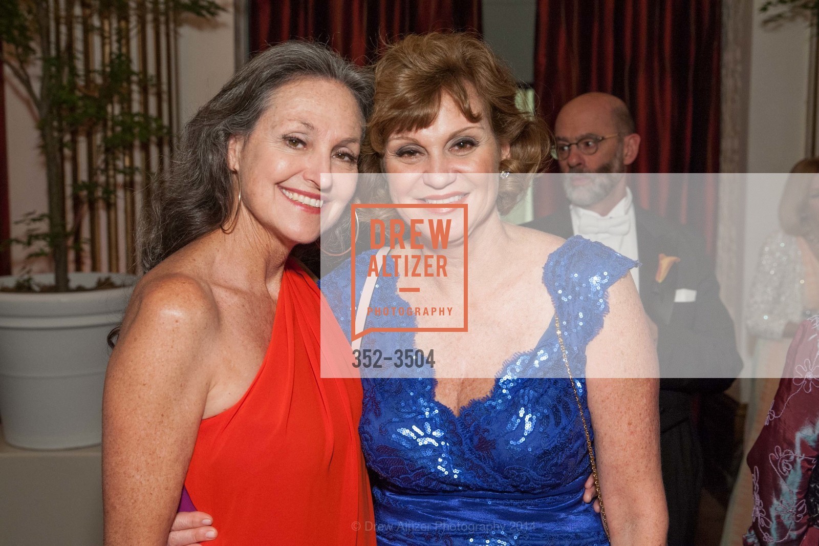 Lynn Russell, Liz Solomon, San Francisco Debutante Ball 2014, US, June 14th, 2014, Photo #352-3504 Lynn Russell, Liz Solomon, Photo #352-3504