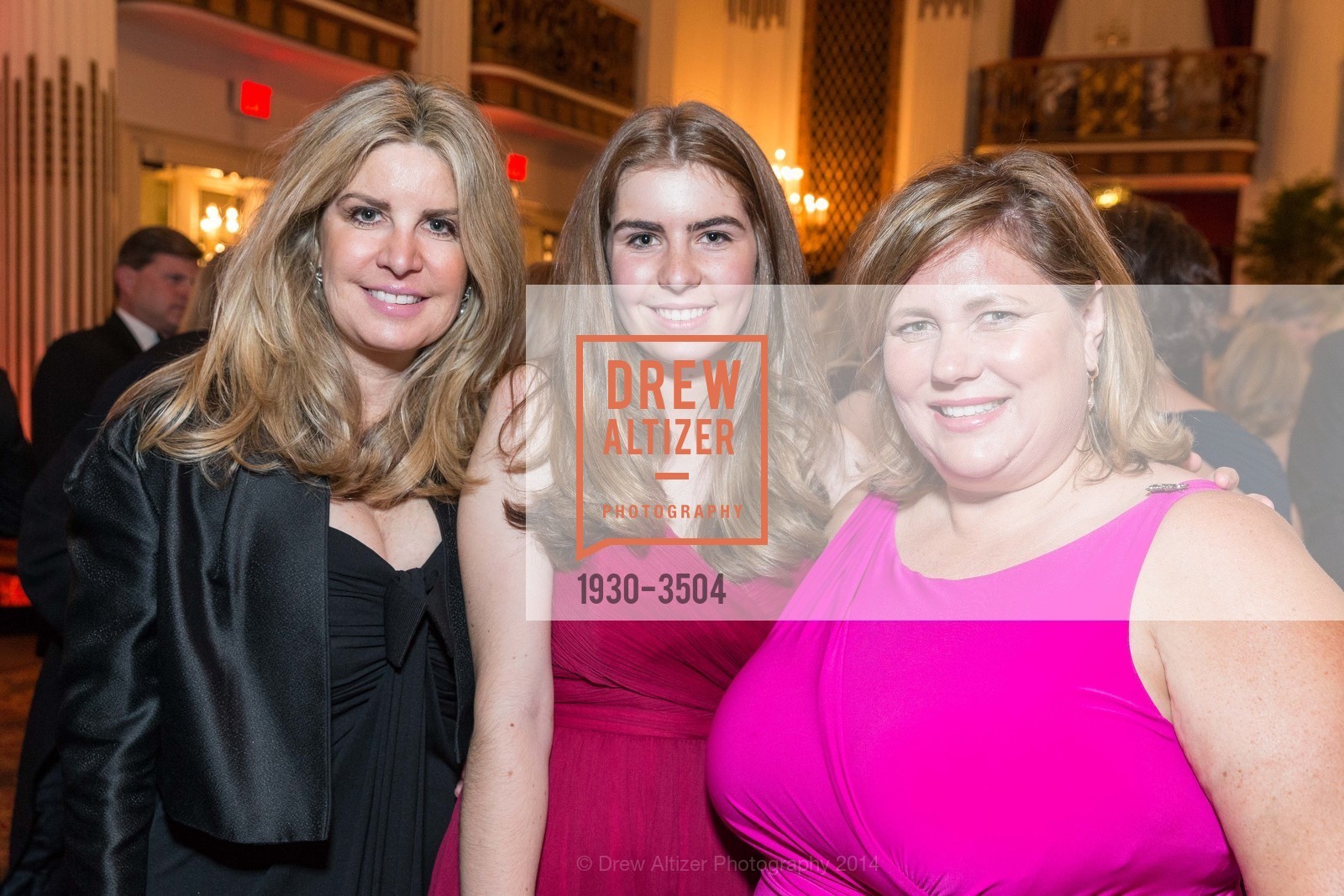 Suzanne Levit, Alexis Levit, Stephanie Kruse, San Francisco Debutante Ball 2014, US, June 14th, 2014, Photo #1930-3504 Suzanne Levit, Alexis Levit, Stephanie Kruse, Photo #1930-3504