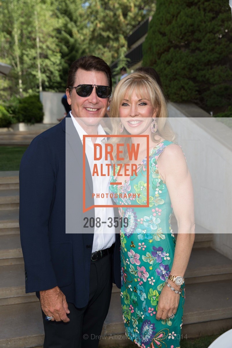 Jim Coover, Kathy Coover, SAKS FIFTH AVENUE & THE LEAGUE TO SAVE LAKE TAHOE Present Oscar dela Renta Resort 2015 Collection, US, August 2nd, 2014, Photo #208-3519 Jim Coover, Kathy Coover, Photo #208-3519