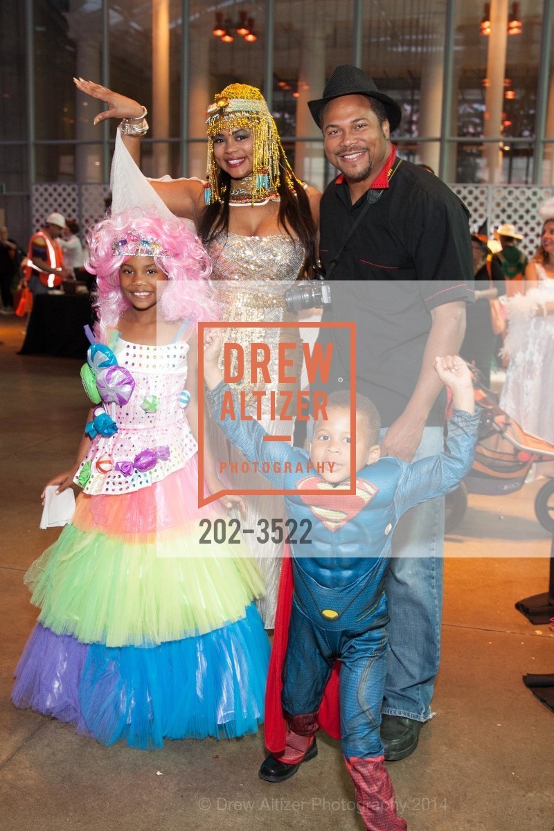 Madison Toney, Ayanna Jenkins Toney, Maxwell Toney, Cornell Toney, California Academy of Sciences - SuperNatural Halloween 2014, US, October 25th, 2014, Photo #202-3522 Madison Toney, Ayanna Jenkins Toney, Maxwell Toney, Cornell Toney, Photo #202-3522