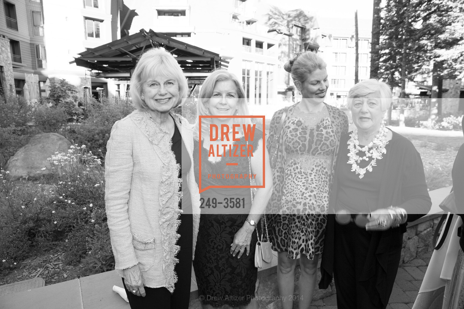 Valera Lyles, Kristin Vernon, Adriana Hayward, Susannah Allen, LEAGUE TO SAVE LAKE TAHOE, Ritz-Carlton Cocktail Reception, US, August 1st, 2014, Photo #249-3581 Valera Lyles, Kristin Vernon, Adriana Hayward, Susannah Allen, Photo #249-3581