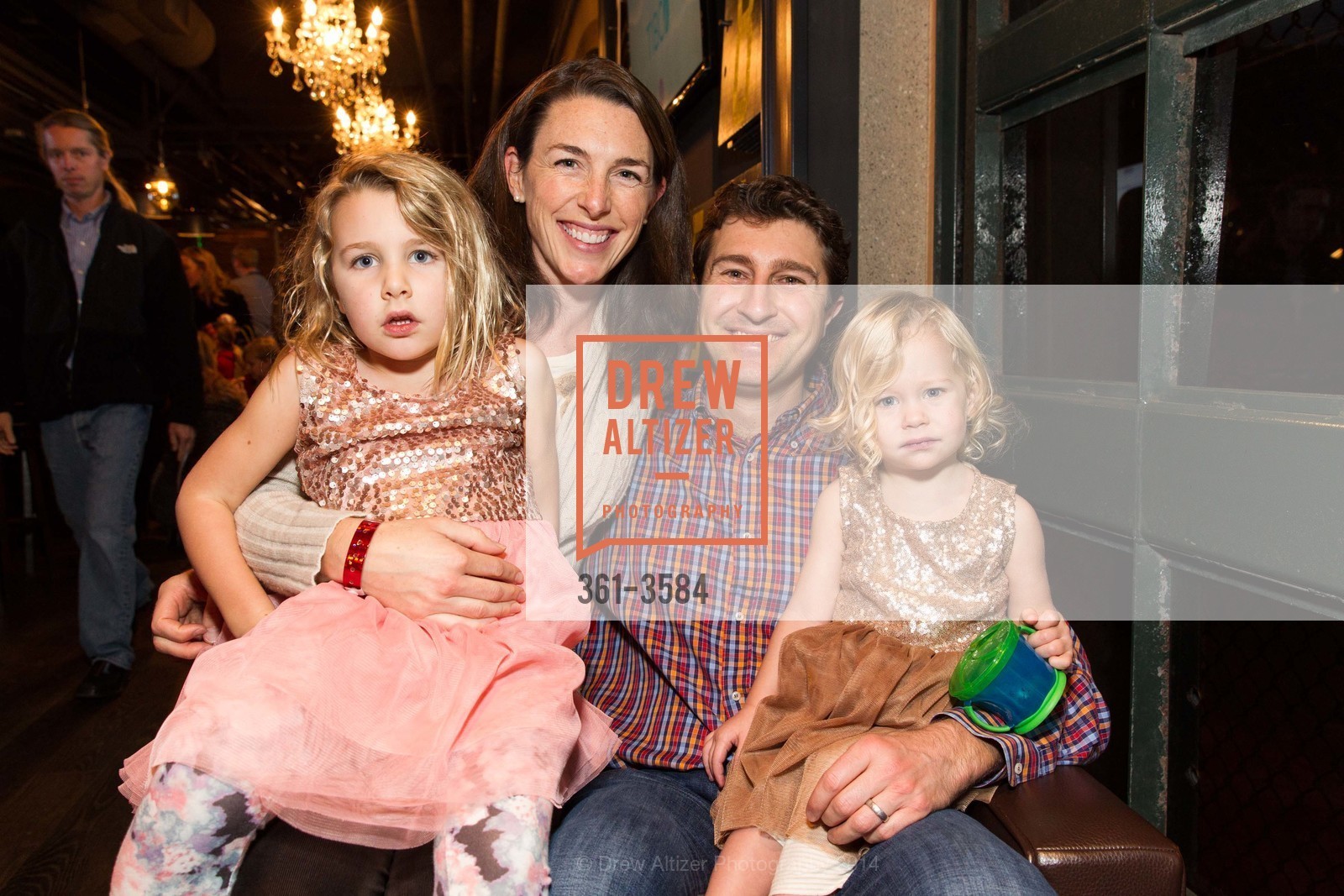 Sydney Anderson, Julia Anderson, Wiley Anderson, Lindsay Anderson, HOLIDAY HEROES 2014, US, December 9th, 2014, Photo #361-3584 Sydney Anderson, Julia Anderson, Wiley Anderson, Lindsay Anderson, Photo #361-3584