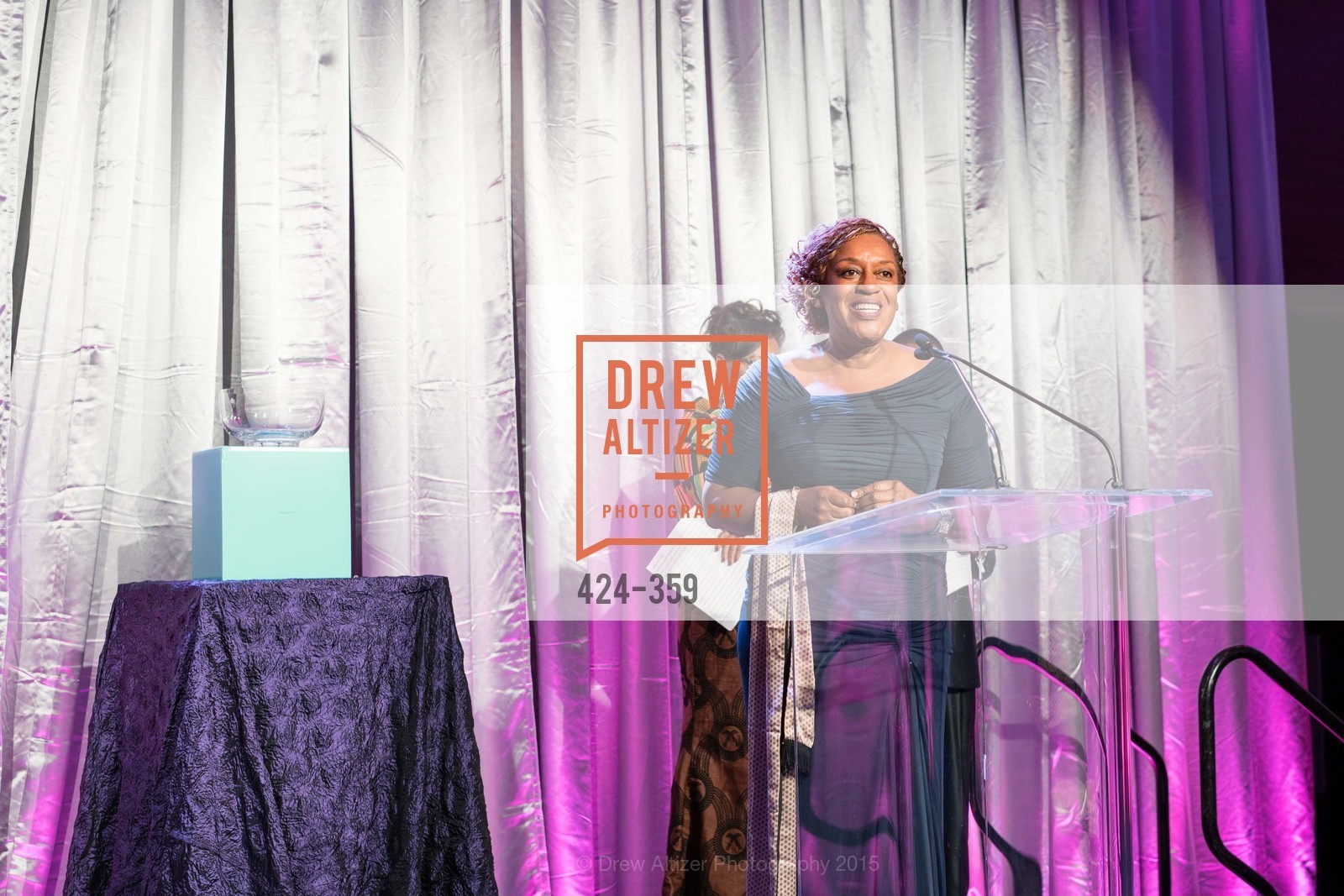 CCH Pounder, 2015 MoAD Gala: Finding the I in Diaspora, MoAD Museum & The St. Regis. MoAD Museum & The St. Regis, October 9th, 2015, Photo #424-359 CCH Pounder, Photo #424-359