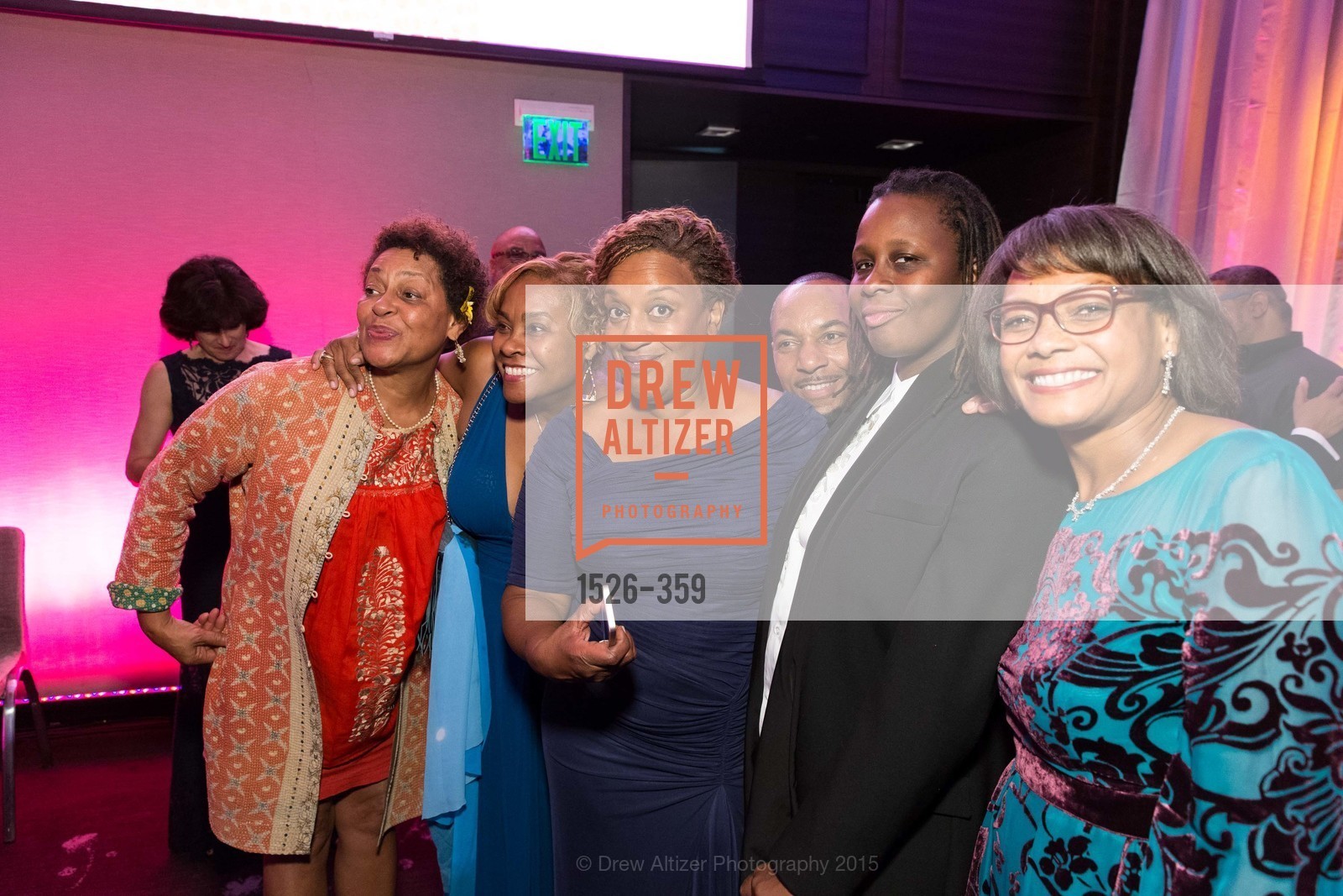 Carrie Weems, Nashormeh Lindo, CCH Pounder, Melvin Marshall, Mickalene Thomas, Karen Jenkins Johnson, 2015 MoAD Gala: Finding the I in Diaspora, MoAD Museum & The St. Regis. MoAD Museum & The St. Regis, October 9th, 2015, Photo #1526-359 Carrie Weems, Nashormeh Lindo, CCH Pounder, Melvin Marshall, Mickalene Thomas, Karen Jenkins Johnson, Photo #1526-359