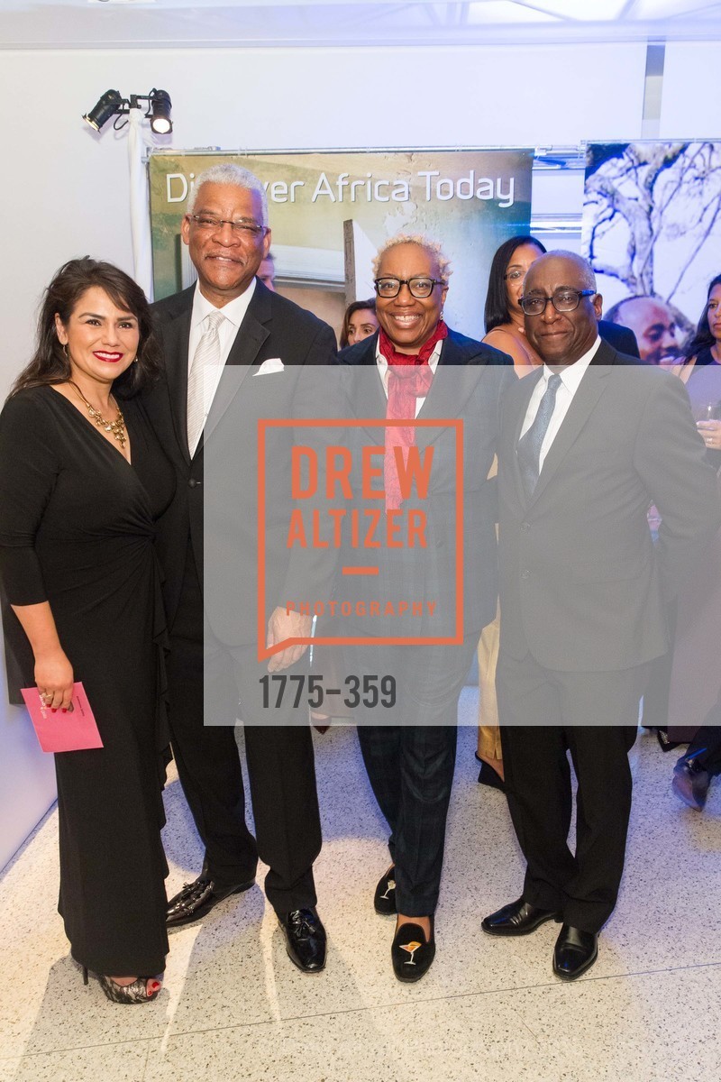 Yasmin Davidds, Julius Robinson, Linda Harrison, Michael Warr, 2015 MoAD Gala: Finding the I in Diaspora, MoAD Museum & The St. Regis. MoAD Museum & The St. Regis, October 9th, 2015, Photo #1775-359 Yasmin Davidds, Julius Robinson, Linda Harrison, Michael Warr, Photo #1775-359