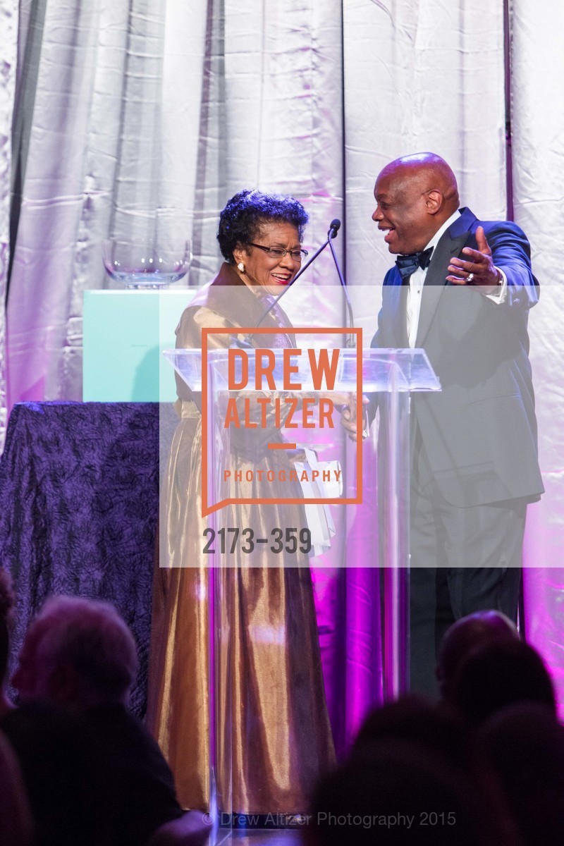 Belva Davis, Willie Brown, 2015 MoAD Gala: Finding the I in Diaspora, MoAD Museum & The St. Regis. MoAD Museum & The St. Regis, October 9th, 2015, Photo #2173-359 Belva Davis, Willie Brown, Photo #2173-359