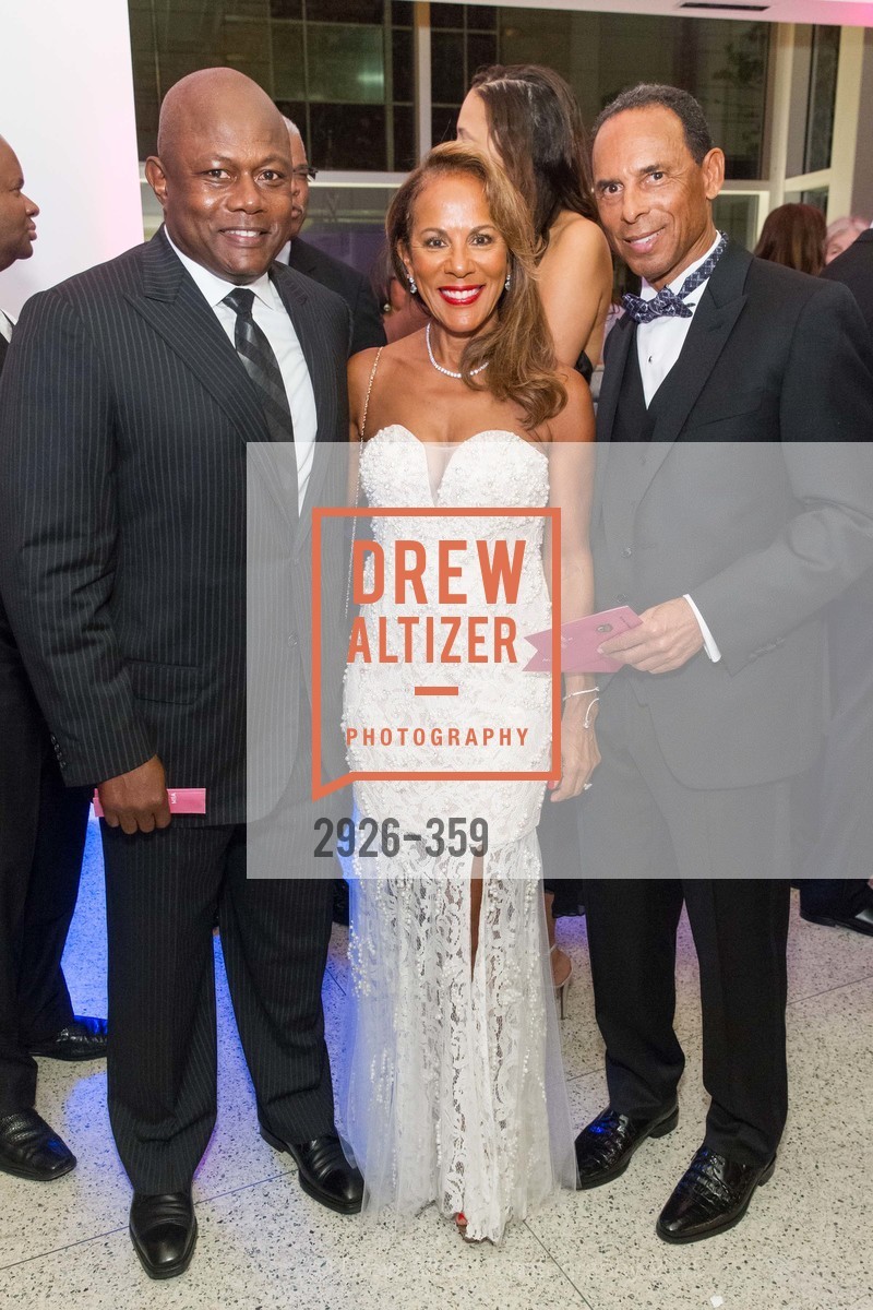 Michael DeFlorimonte, Vianna Briscoe, Timothy Weldon, 2015 MoAD Gala: Finding the I in Diaspora, MoAD Museum & The St. Regis. MoAD Museum & The St. Regis, October 9th, 2015, Photo #2926-359 Michael DeFlorimonte, Vianna Briscoe, Timothy Weldon, Photo #2926-359