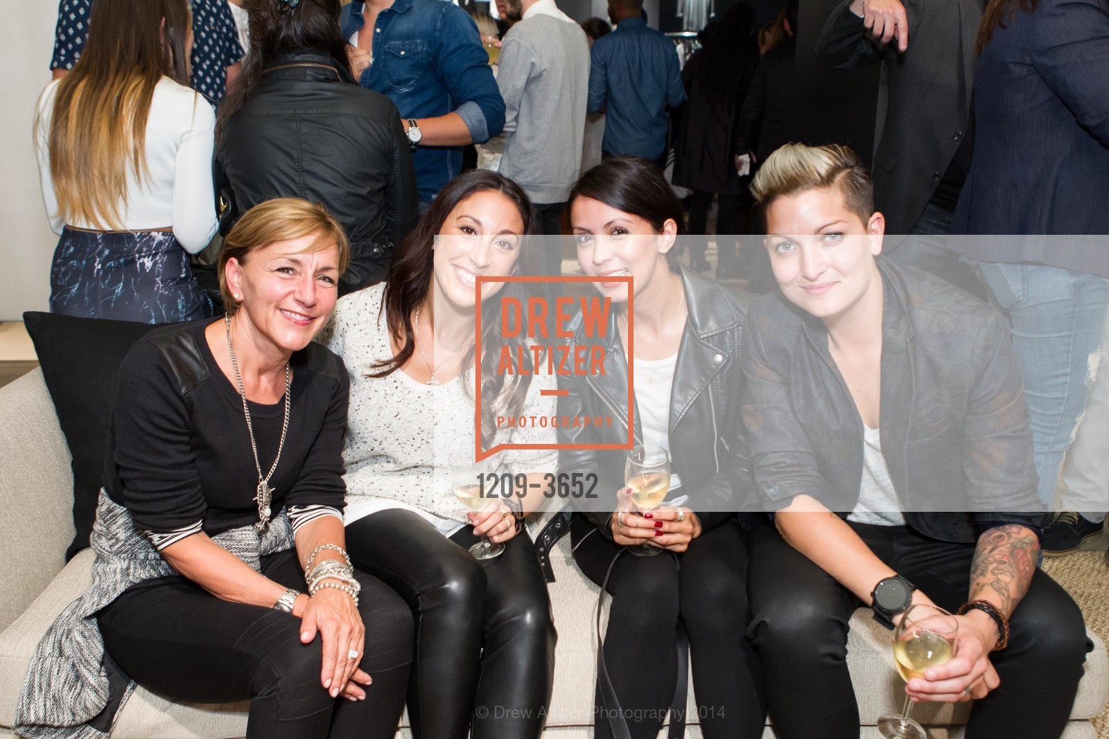 Tammy Fabbri, Danielle Spann, Yurita Serrano, Julia Leyva, BANANA REPUBLIC | Room 7, US, August 7th, 2014, Photo #1209-3652 Tammy Fabbri, Danielle Spann, Yurita Serrano, Julia Leyva, Photo #1209-3652