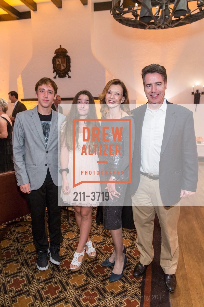 Connor Harty, Elizabeth Harty, Cari Harty, Kieran Harty, UCSF Gives the Boot to Breast Cancer, US, September 12th, 2014, Photo #211-3719 Connor Harty, Elizabeth Harty, Cari Harty, Kieran Harty, Photo #211-3719