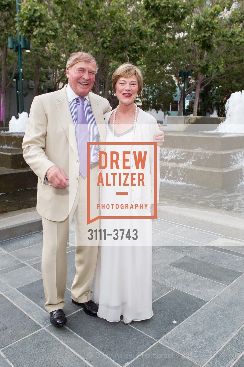 Dick Kramlich, Pamela Kramlich, 2014 MODERN BALL - Cocktails & Dinner, US, April 30th, 2014, Photo #3111-3743 Dick Kramlich, Pamela Kramlich, Photo #3111-3743