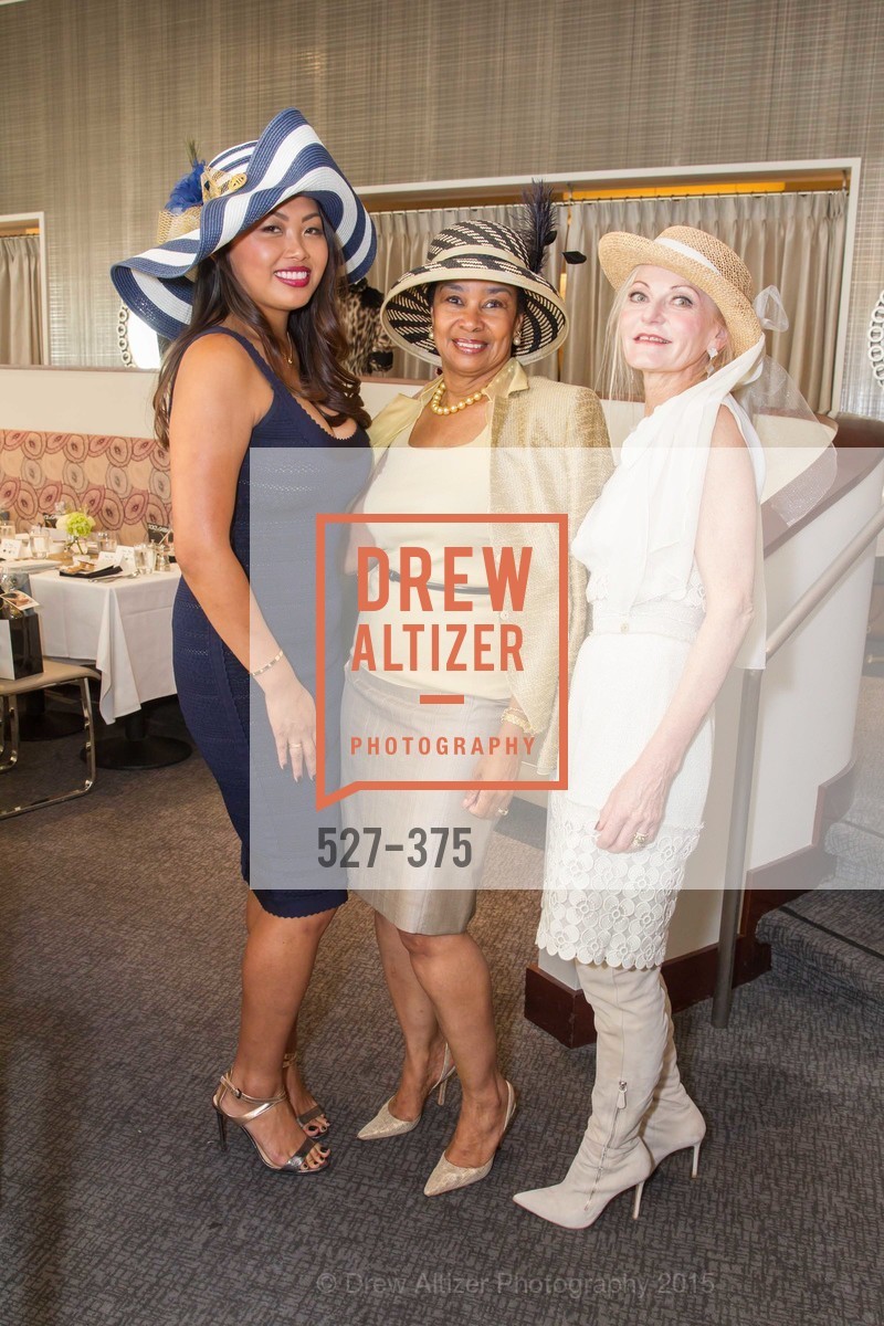 Sunnie Heng, Anette Harris, Diane Carlson, SF Zoo Auxiliary Hosts Birds of a Feather Luncheon, Neiman Marcus, Rotunda. Neiman Marcus, Rotunda. Level Four, 150 Stockton St, October 14th, 2015, Photo #527-375 Sunnie Heng, Anette Harris, Diane Carlson, Photo #527-375