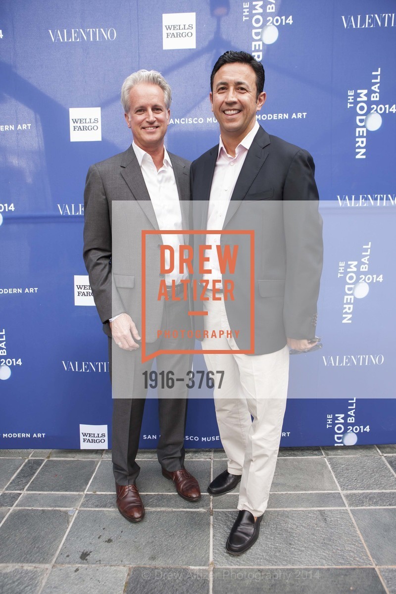 Michael Booth, Michael Oliva, 2014 MODERN BALL - Red Carpet / Step & Repeat, US, April 30th, 2014, Photo #1916-3767 Michael Booth, Michael Oliva, Photo #1916-3767