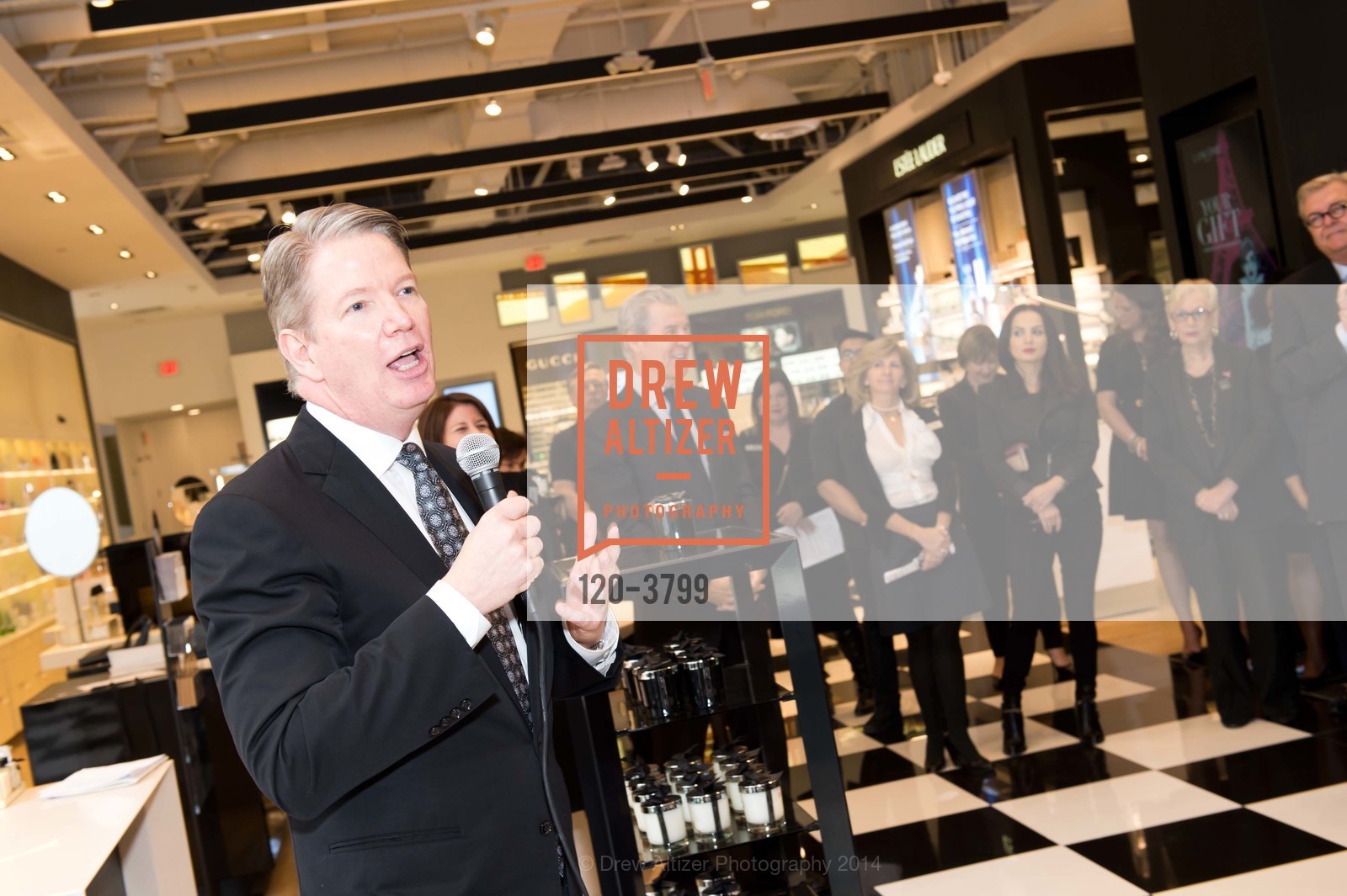 Charles Anderson, BLOOMINGDALE'S PALO ALTO Ribbon Cutting Ceremony, US, October 10th, 2014, Photo #120-3799 Charles Anderson, Photo #120-3799