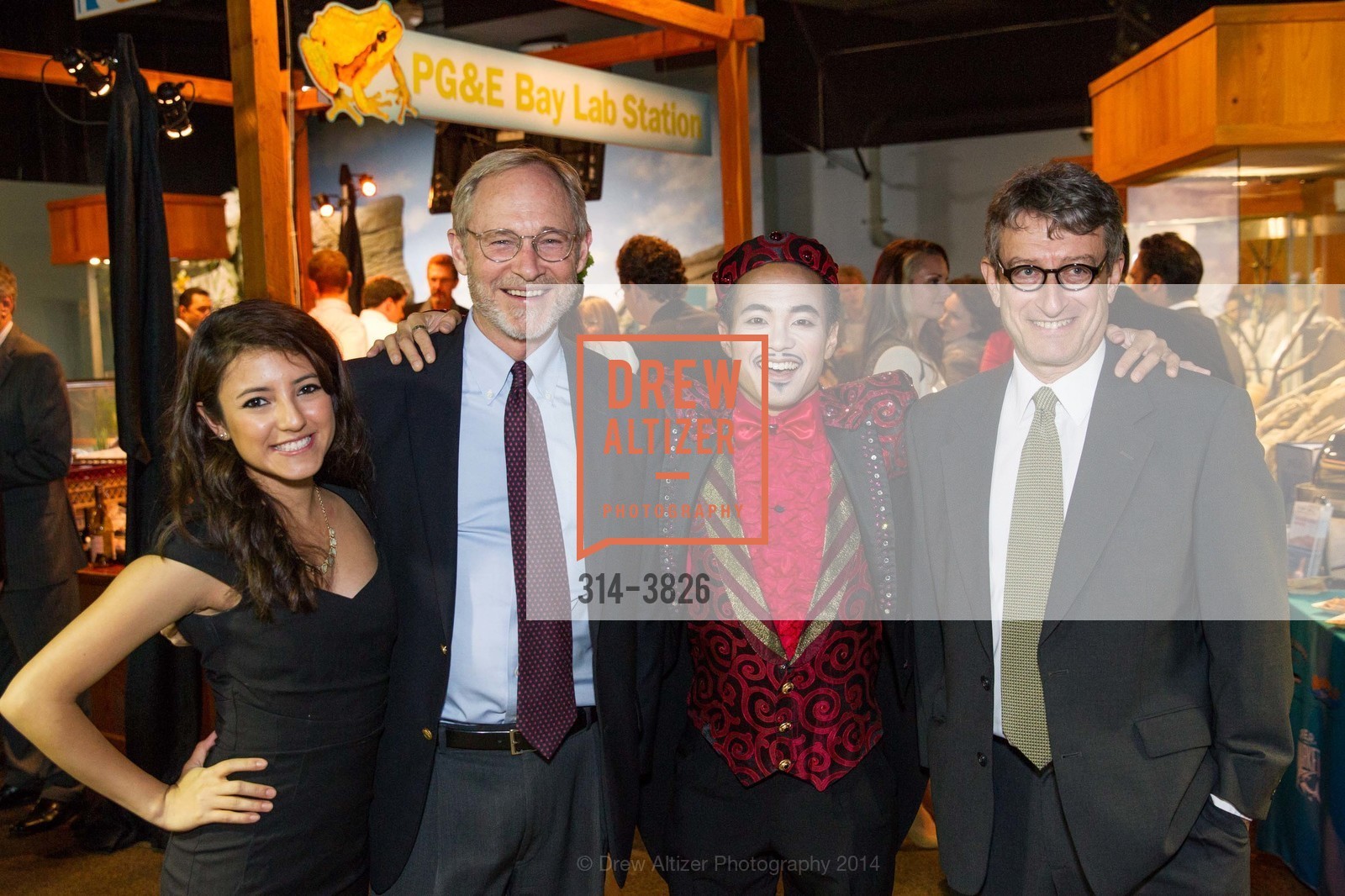 Amy Guevara, Hal Candee, Gary Bobker, San Francisco Bay Gala at the AQUARIUM OF THE BAY, US, October 9th, 2014, Photo #314-3826 Amy Guevara, Hal Candee, Gary Bobker, Photo #314-3826