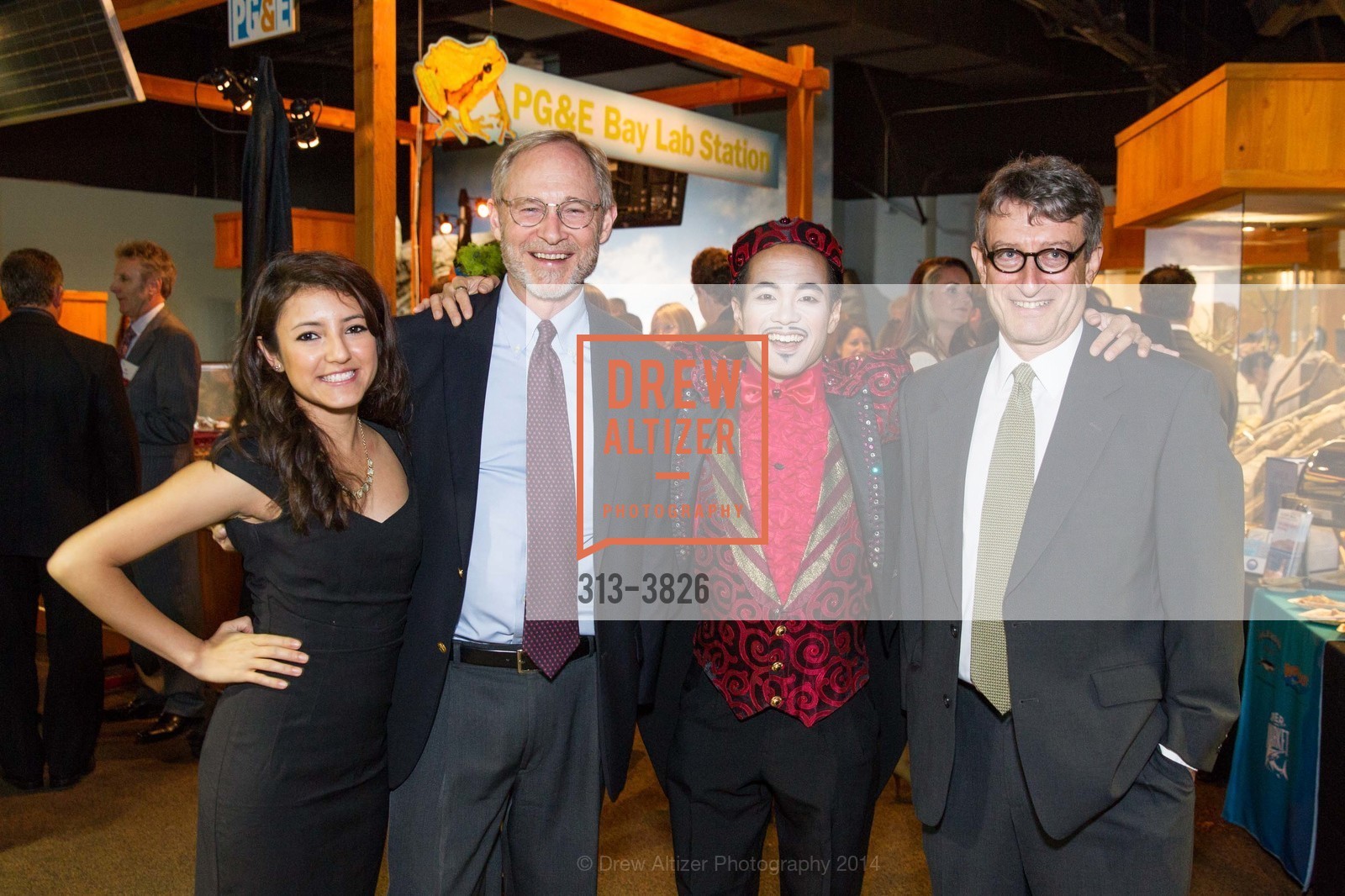 Amy Guevara, Hal Candee, Calvin Ku, Gary Bobker, San Francisco Bay Gala at the AQUARIUM OF THE BAY, US, October 9th, 2014, Photo #313-3826 Amy Guevara, Hal Candee, Calvin Ku, Gary Bobker, Photo #313-3826