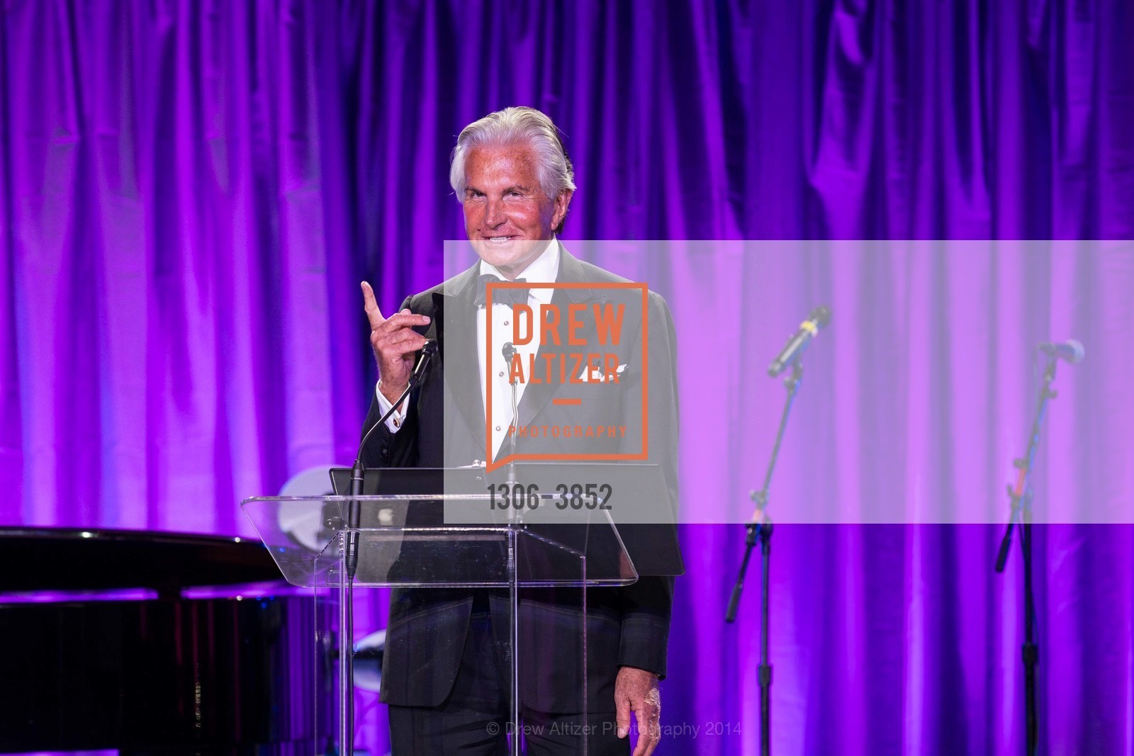 George Hamilton, Photo #1306-3852