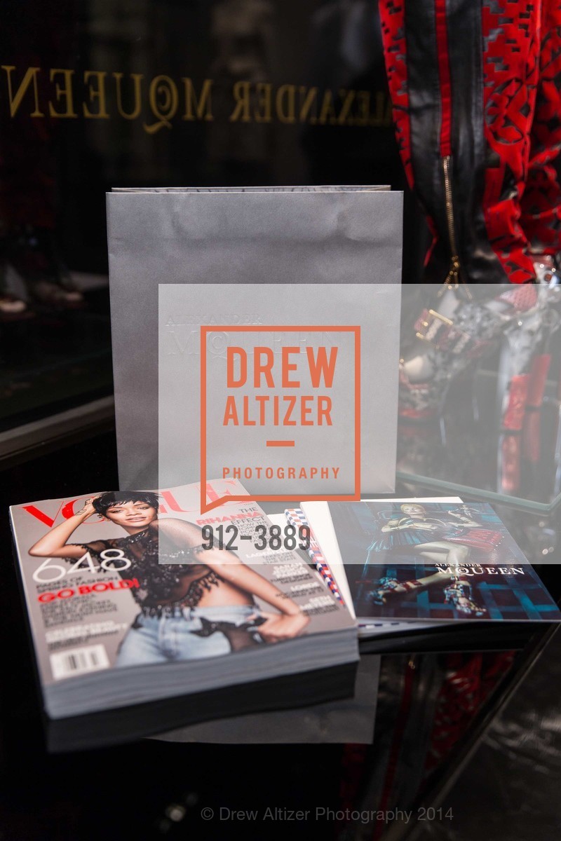 Atmosphere, ALEXANDER McQUEEN old, US, February 27th, 2014, Photo #912-3889 Atmosphere, Photo #912-3889