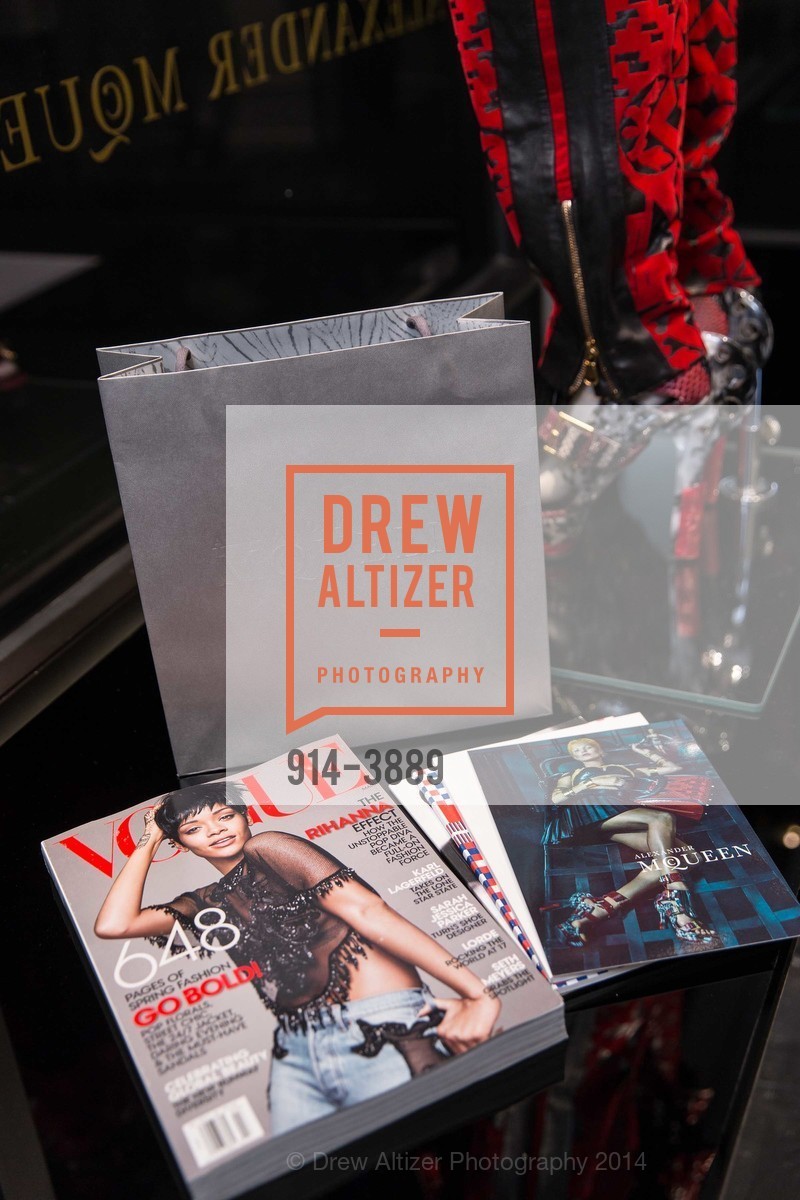 Atmosphere, ALEXANDER McQUEEN old, US, February 27th, 2014, Photo #914-3889 Atmosphere, Photo #914-3889