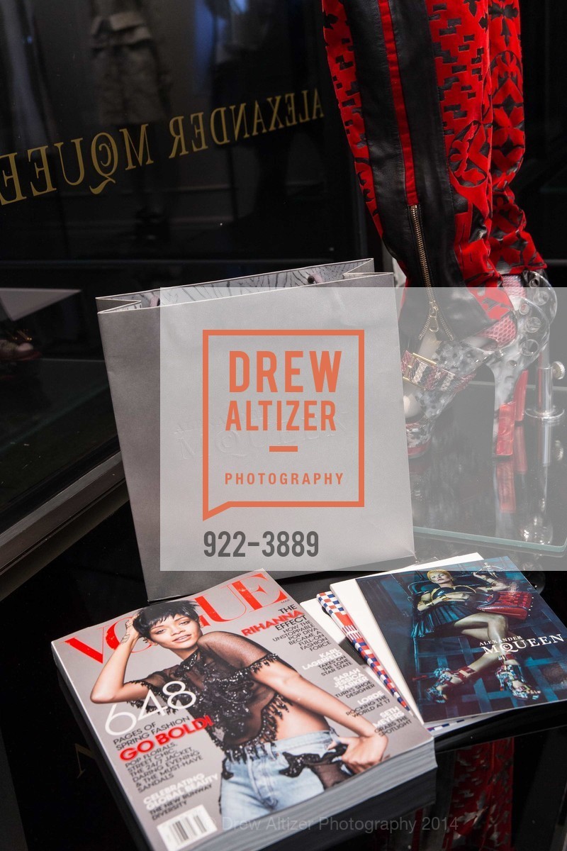 Atmosphere, ALEXANDER McQUEEN old, US, February 27th, 2014, Photo #922-3889 Atmosphere, Photo #922-3889