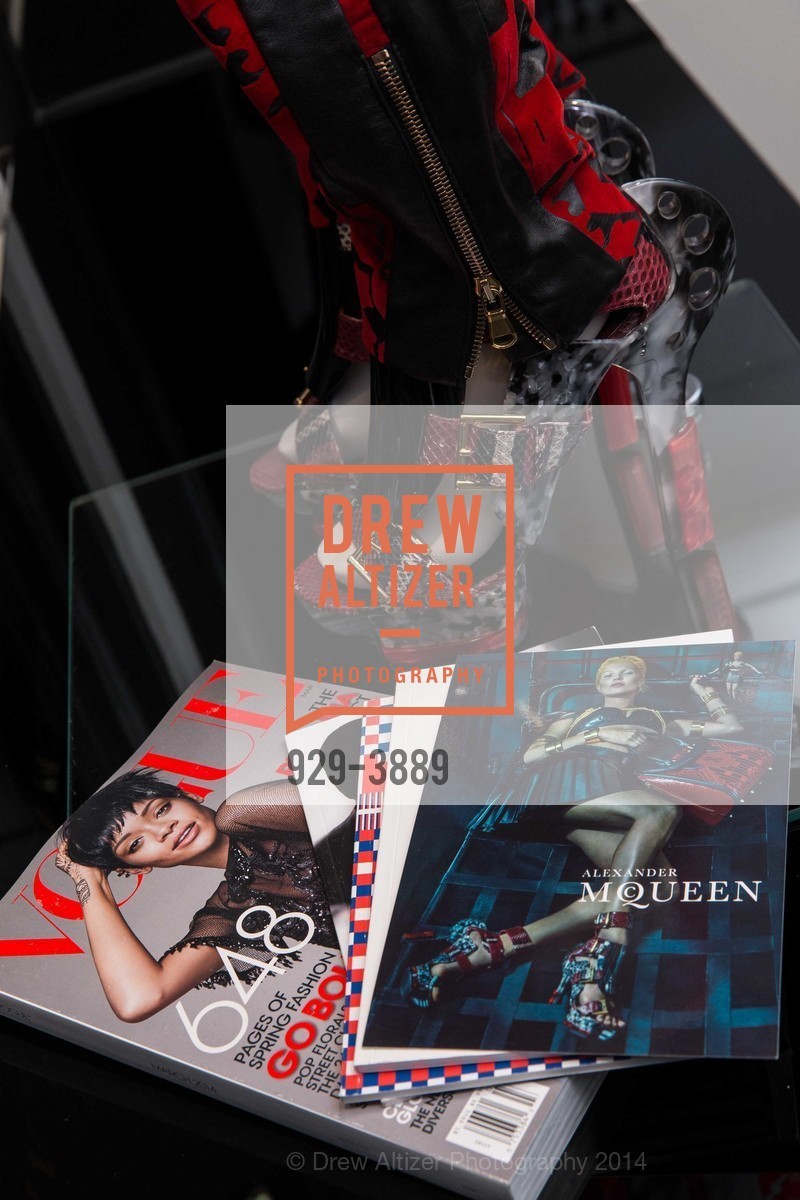 Atmosphere, ALEXANDER McQUEEN old, US, February 27th, 2014, Photo #929-3889 Atmosphere, Photo #929-3889