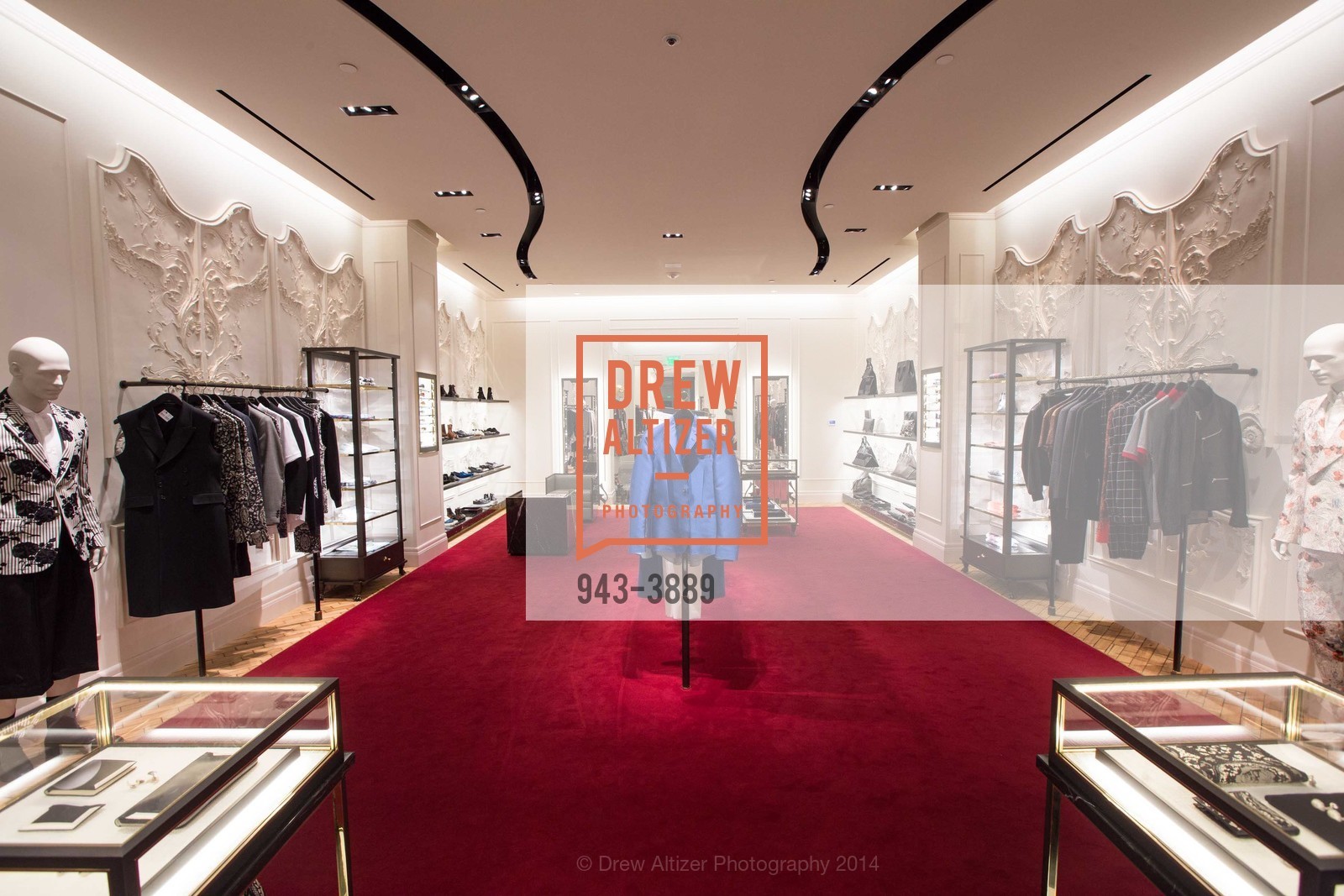 Atmosphere, ALEXANDER McQUEEN old, US, February 27th, 2014, Photo #943-3889 Atmosphere, Photo #943-3889