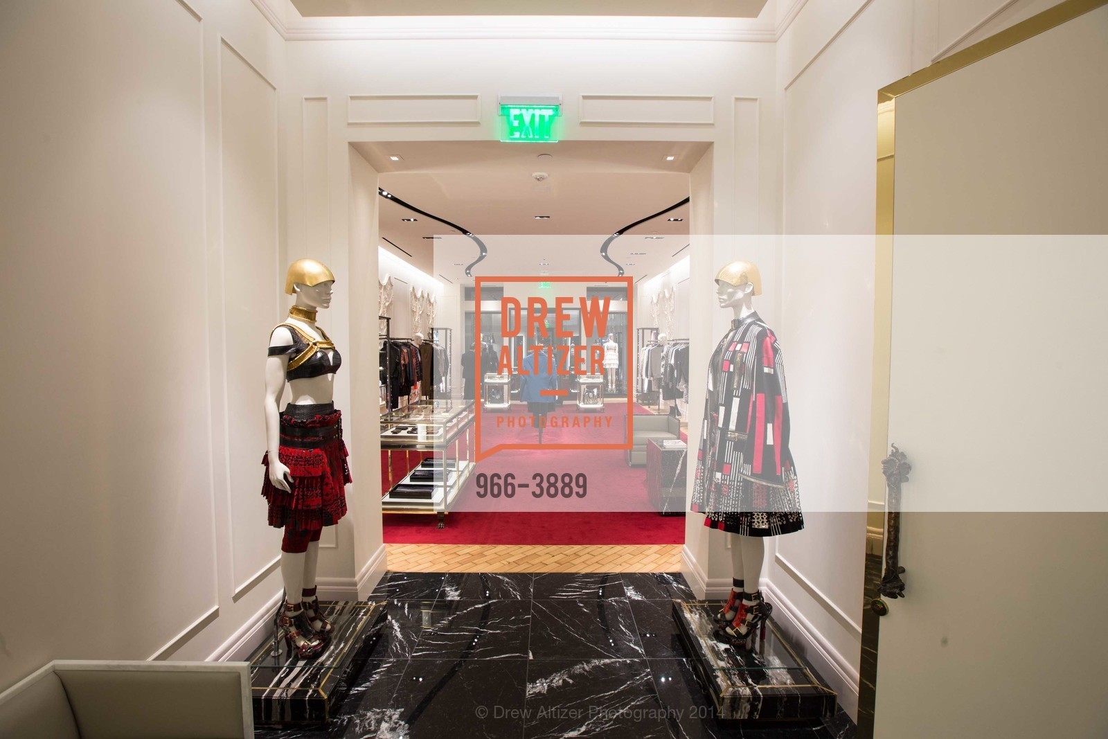 Atmosphere, ALEXANDER McQUEEN old, US, February 27th, 2014, Photo #966-3889 Atmosphere, Photo #966-3889