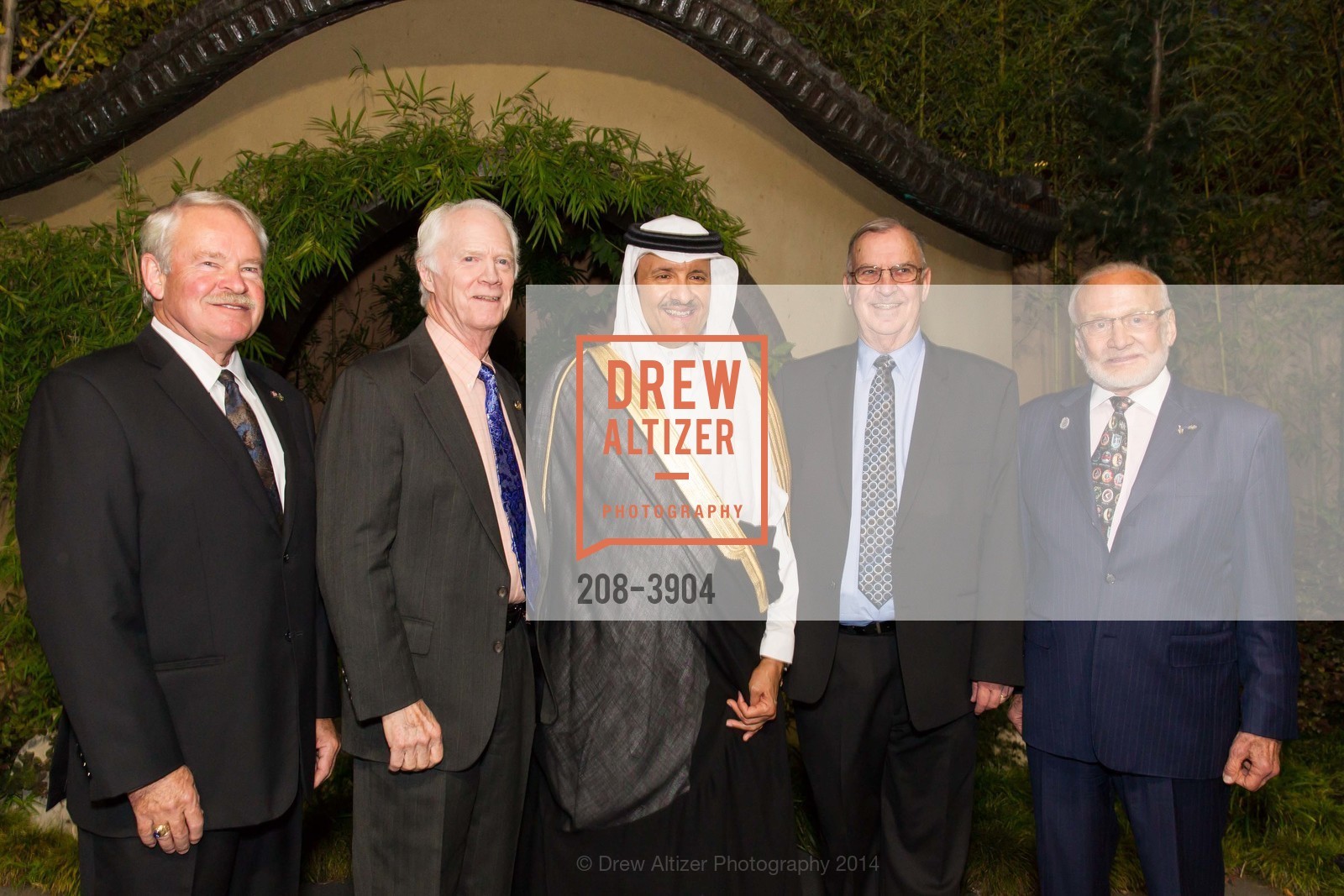 John Creighton, Rusty Schweickart, Bin Salma Bin Abdulaziz Al Saud, John Fabian, Buzz Aldrin, Photo #208-3904