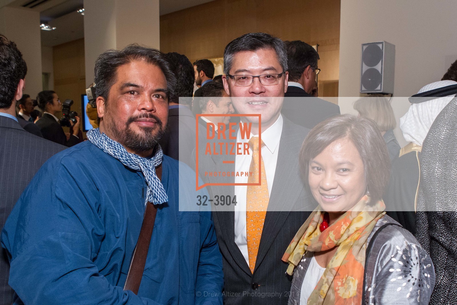 Agelio Batle, Jay Xu, Delia Batle, ASIAN ART MUSEUM'S Dinner to Celebrate Road of Arabia Exhibit Opening, US, October 28th, 2014, Photo #32-3904 Agelio Batle, Jay Xu, Delia Batle, Photo #32-3904