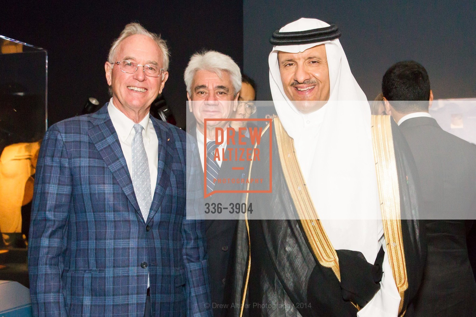 Joe Clark, David Sulzberger, Bin Salma Bin Abdulaziz Al Saud, Photo #336-3904