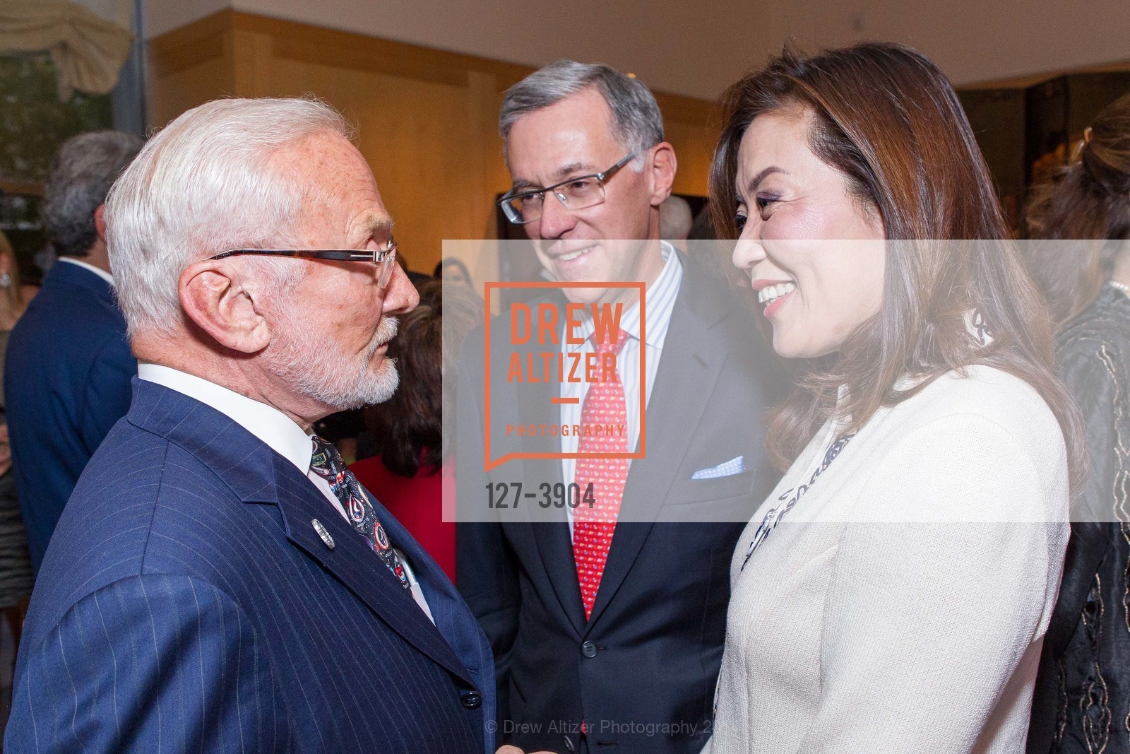Buzz Aldrin, Frank Ingriselli, Sung Jin Ingriselli, Photo #127-3904