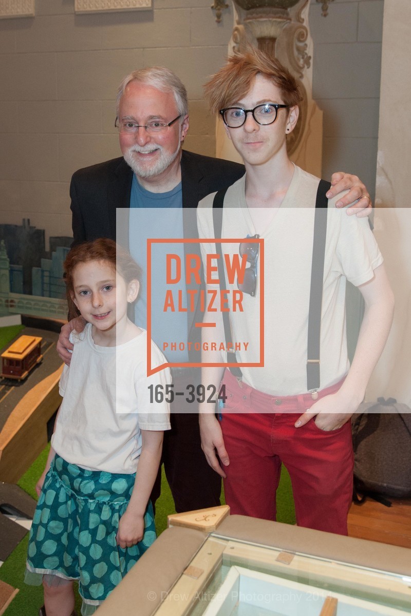 Molly Fox, Steve Fox, Gideon Fox, URBAN PUTT Opening, US, May 1st, 2014, Photo #165-3924 Molly Fox, Steve Fox, Gideon Fox, Photo #165-3924
