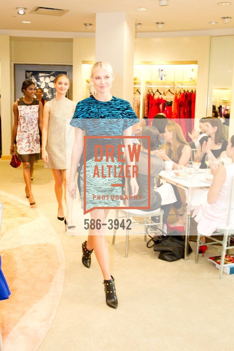 Fashion Show, NEIMAN MARCUS & VANITY FAIR Art of Fashion, US, September 17th, 2014, Photo #586-3942 Fashion Show, Photo #586-3942