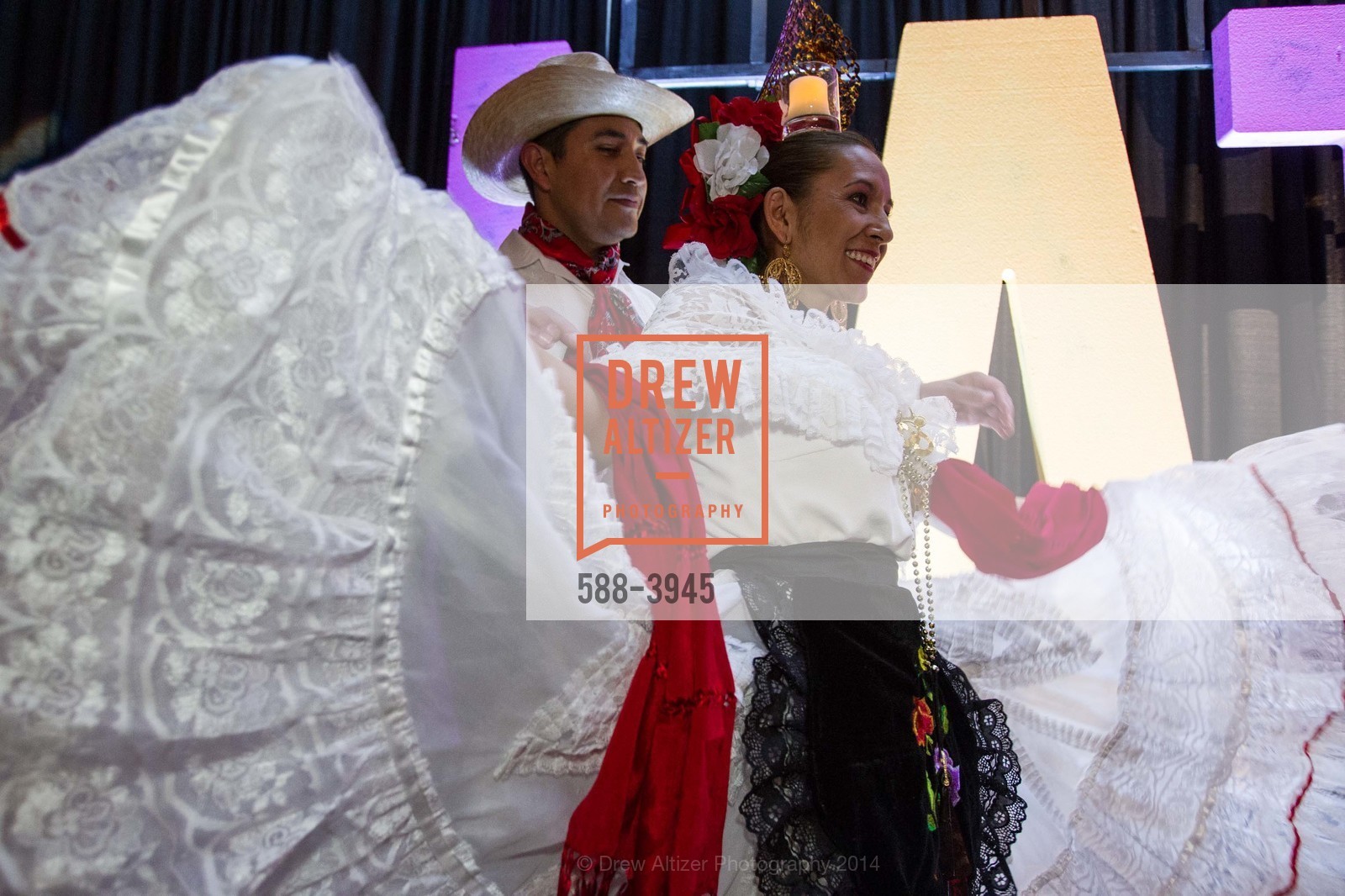 Performance, LATINO COMMUNITY FOUNDATION'S 9th Annual Gala - Celebrating Philanthropy on Sabor Latino, US, April 30th, 2014, Photo #588-3945 Performance, Photo #588-3945