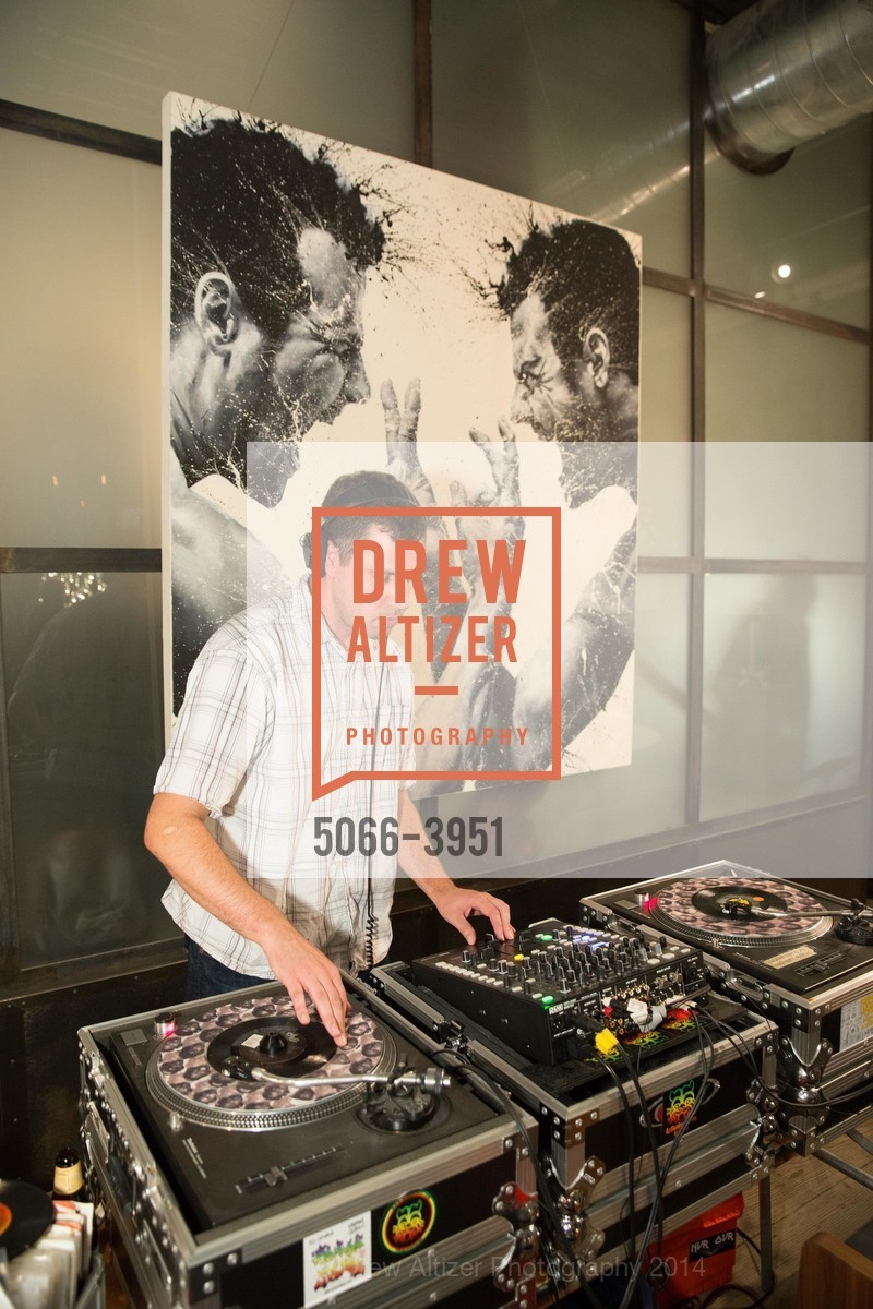 DJ, Photo #5066-3951