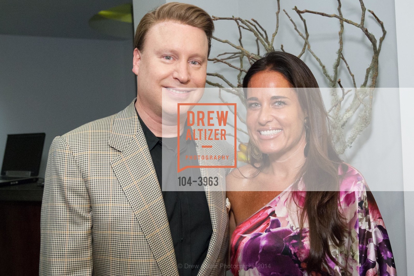 Doug Waggener, Natalia Urrutia, UCSF Cirque du Soiree 2014 Pre-Party, US, September 17th, 2014, Photo #104-3963 Doug Waggener, Natalia Urrutia, Photo #104-3963
