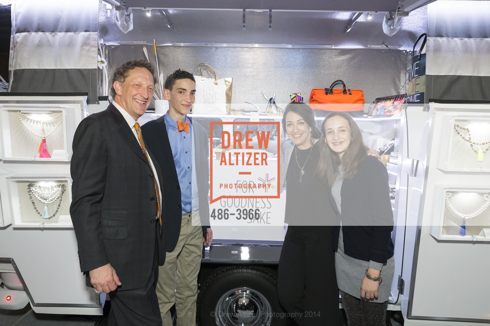 Larry Baer, Zack Baer, Pam Baer, Alana Baer, FOR GOODNESS SAKE Sneak Peek, US, November 19th, 2014, Photo #486-3966 Larry Baer, Zack Baer, Pam Baer, Alana Baer, Photo #486-3966