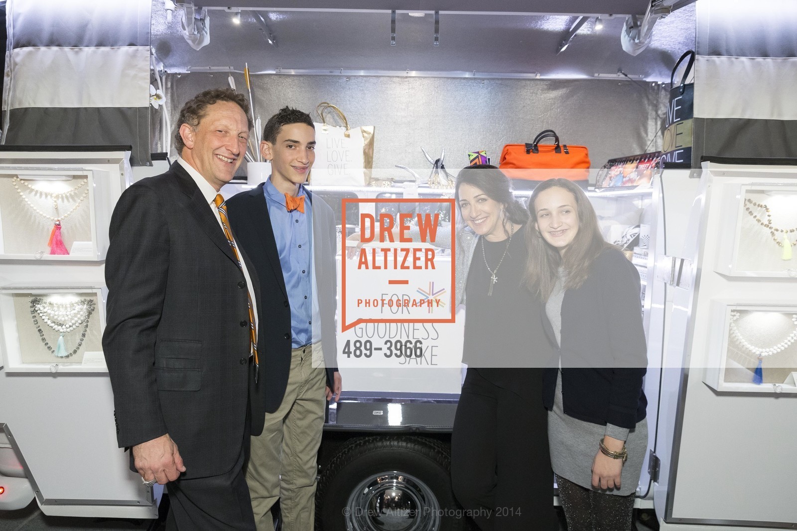 Larry Baer, Zack Baer, Pam Baer, Alana Baer, FOR GOODNESS SAKE Sneak Peek, US, November 19th, 2014, Photo #489-3966 Larry Baer, Zack Baer, Pam Baer, Alana Baer, Photo #489-3966