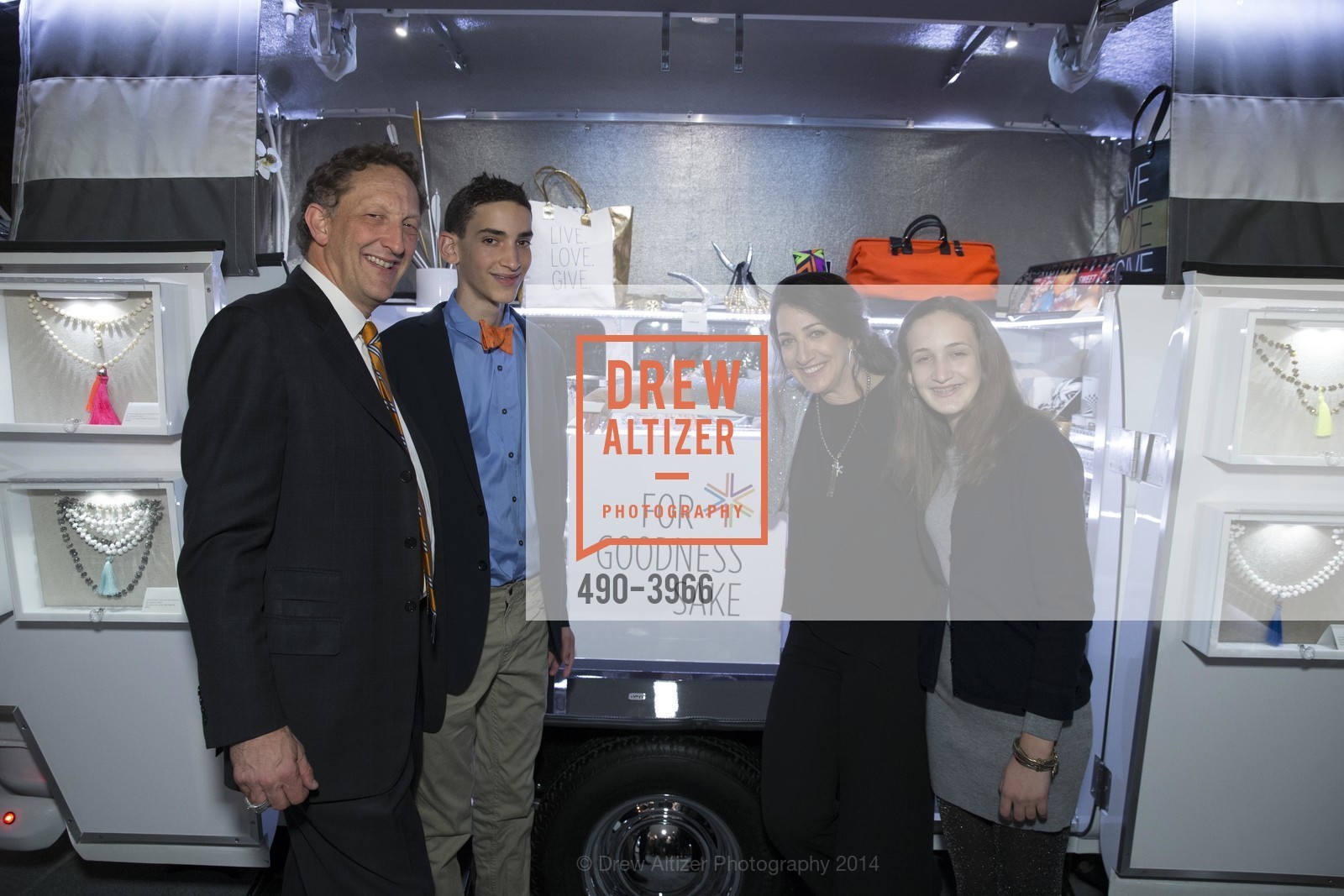 Larry Baer, Zack Baer, Pam Baer, Alana Baer, FOR GOODNESS SAKE Sneak Peek, US, November 19th, 2014, Photo #490-3966 Larry Baer, Zack Baer, Pam Baer, Alana Baer, Photo #490-3966