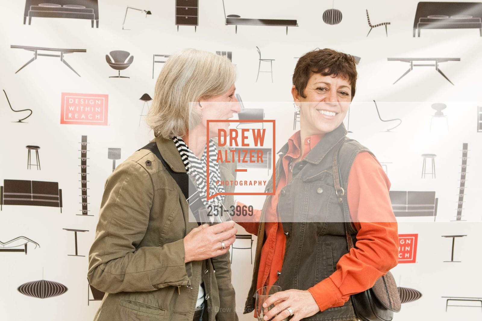 Lyanne Stulle, Lauren Elliott, DESIGN WITHIN REACH Studio Opening Party, US, January 21st, 2014, Photo #251-3969 Lyanne Stulle, Lauren Elliott, Photo #251-3969