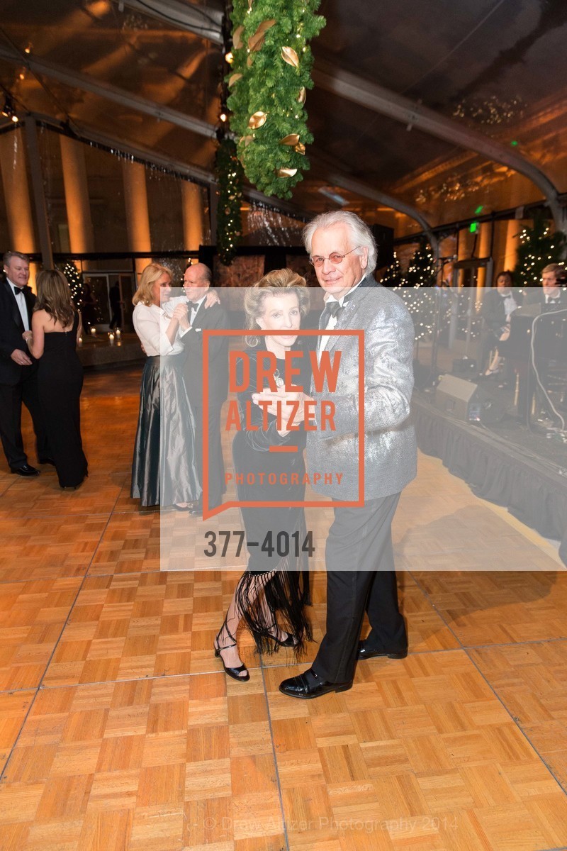 Ellie Killebrew Brown, Theodore Brown, ELEGANT EVENING in the COURT OF HONOR, US, December 11th, 2014, Photo #377-4014 Ellie Killebrew Brown, Theodore Brown, Photo #377-4014