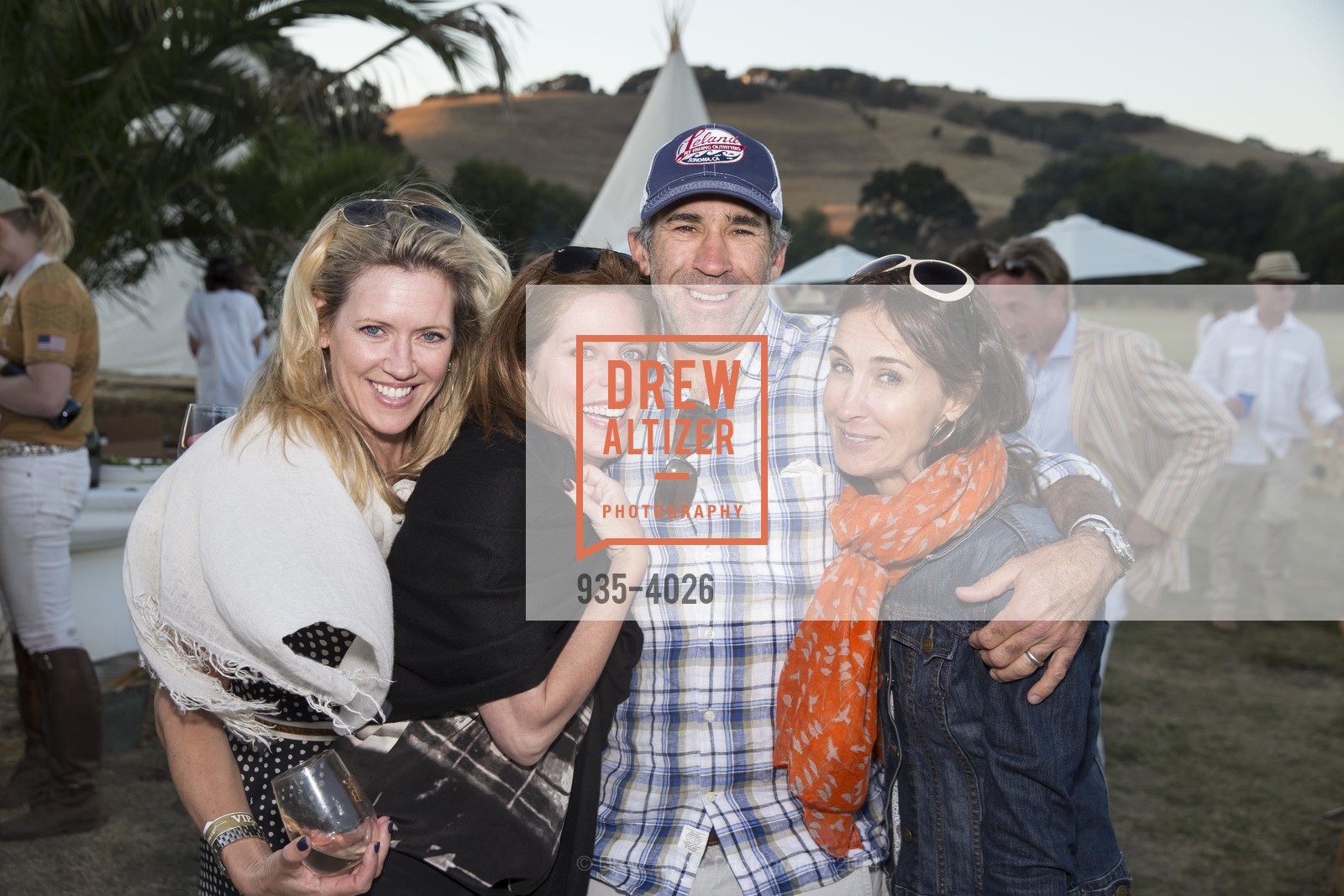 Nora Clifford, Shelley Mosby, Chuck Muller, Kira Muller, OYSTER CLUB Polo Tournament For BREAST CANCER EMERGENCY FUND, US, August 16th, 2014, Photo #935-4026 Nora Clifford, Shelley Mosby, Chuck Muller, Kira Muller, Photo #935-4026