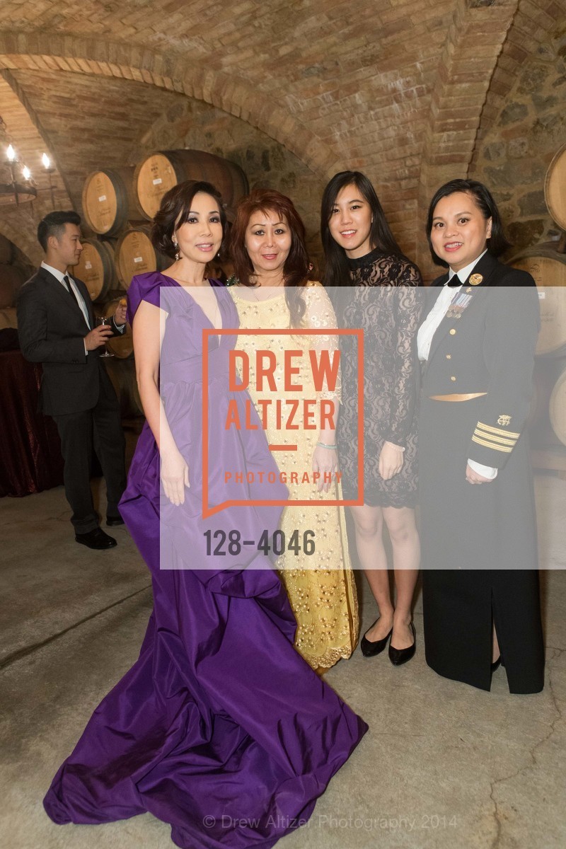Angie Elconin, Hoan Nguyen, Joan Vu, Mimi Phan, Fundraiser Gala for VIETNAMESE MUSEUM, US, December 14th, 2014, Photo #128-4046 Angie Elconin, Hoan Nguyen, Joan Vu, Mimi Phan, Photo #128-4046